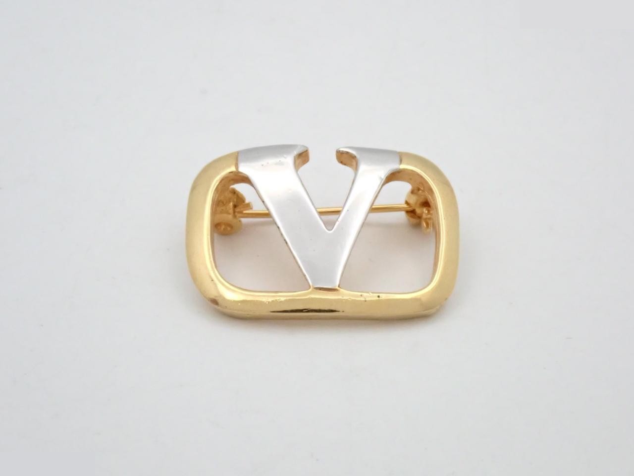 brooch