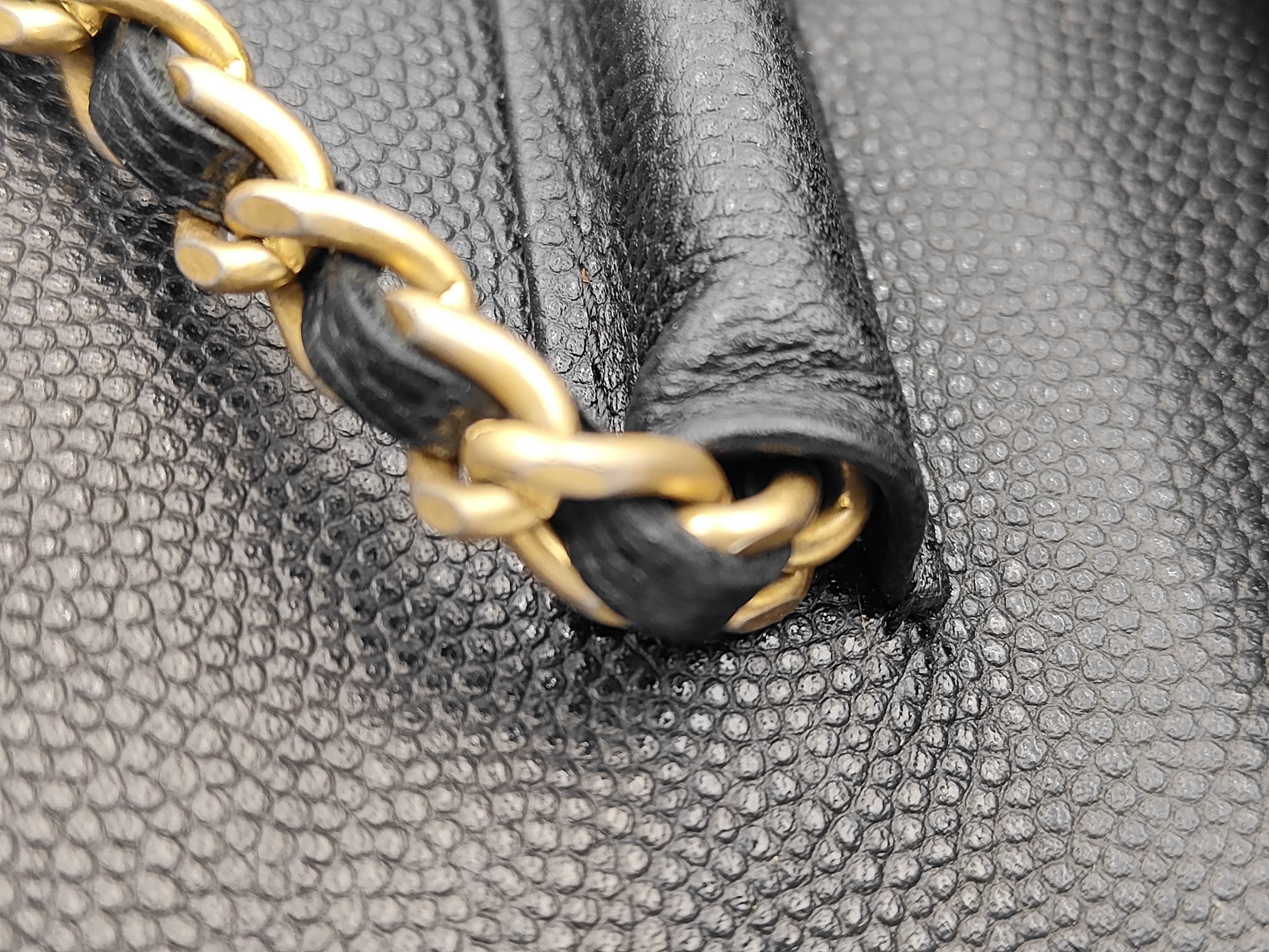 Matelassé 2-Way Chain Wallet Caviar Leather Black Shoulder Bag — view 8
