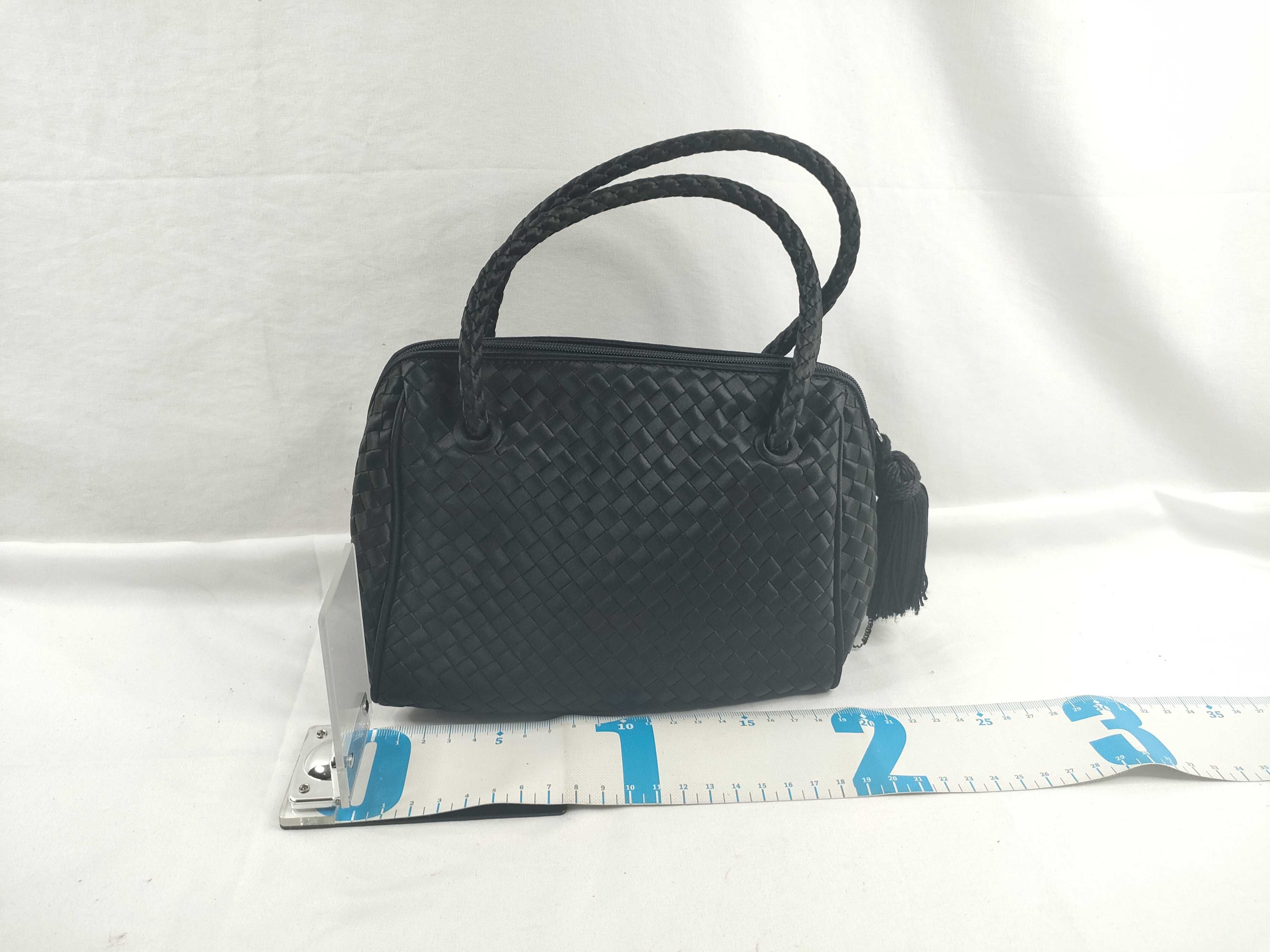 Intrecciato Bottega Veneta Handbag Intrecciato Satin Black Handbag — view 2