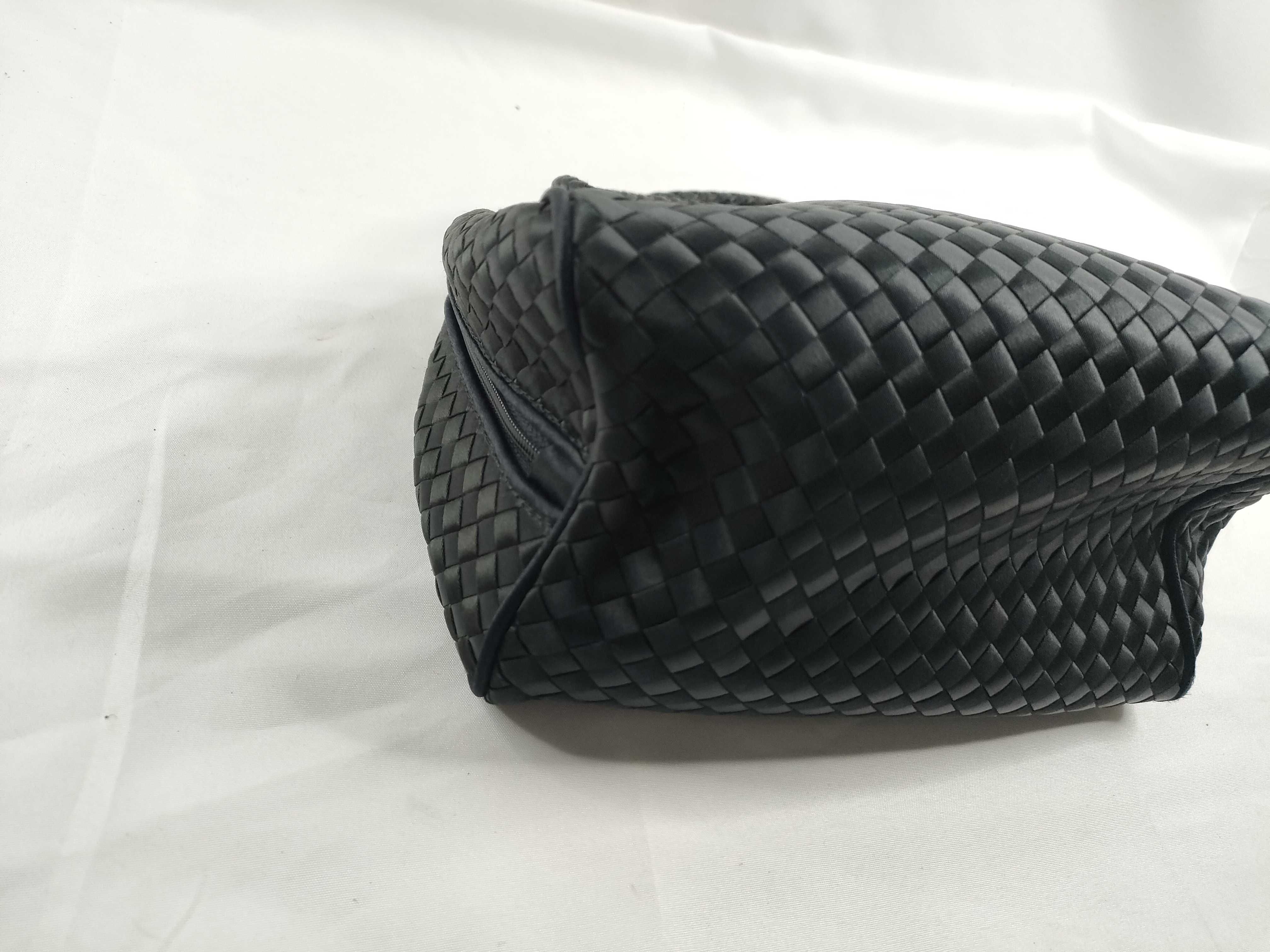 Intrecciato Bottega Veneta Handbag Intrecciato Satin Black Handbag — view 3