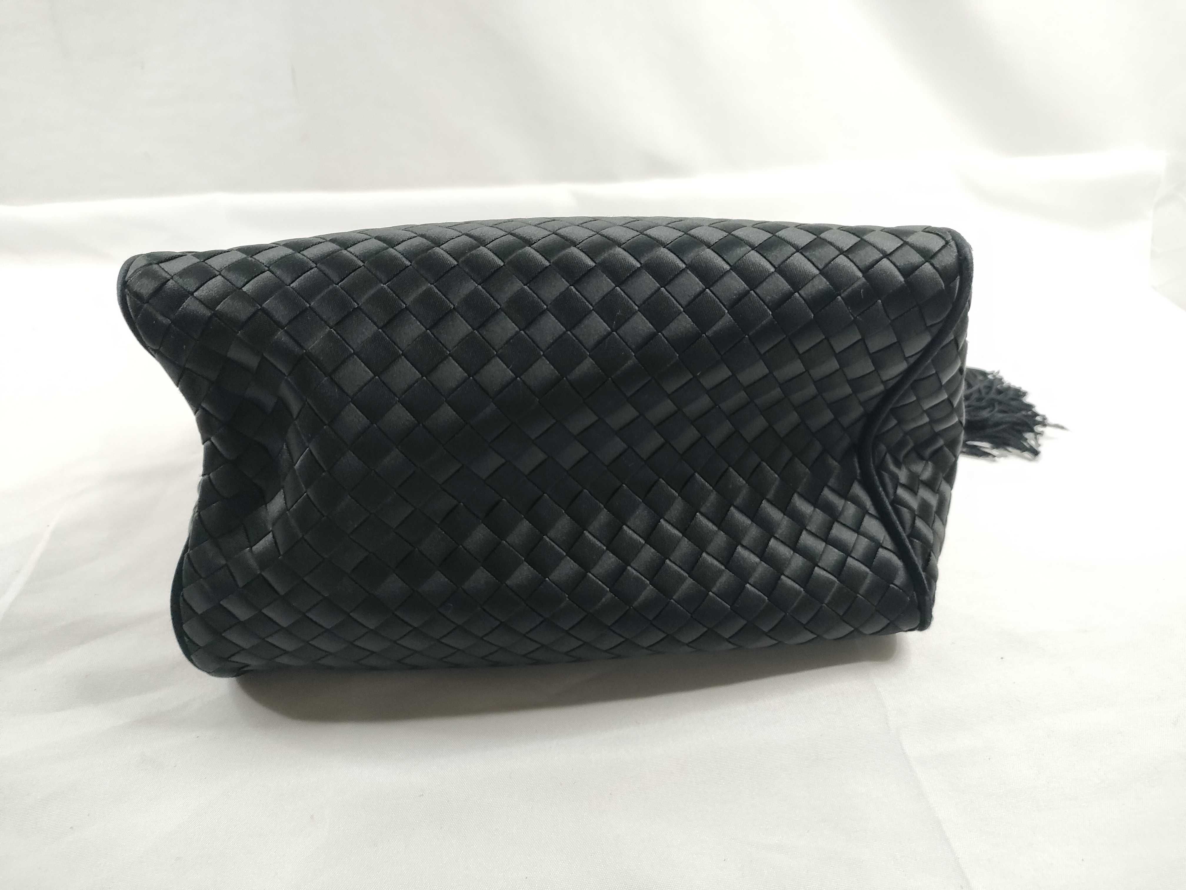 Intrecciato Bottega Veneta Handbag Intrecciato Satin Black Handbag — view 4