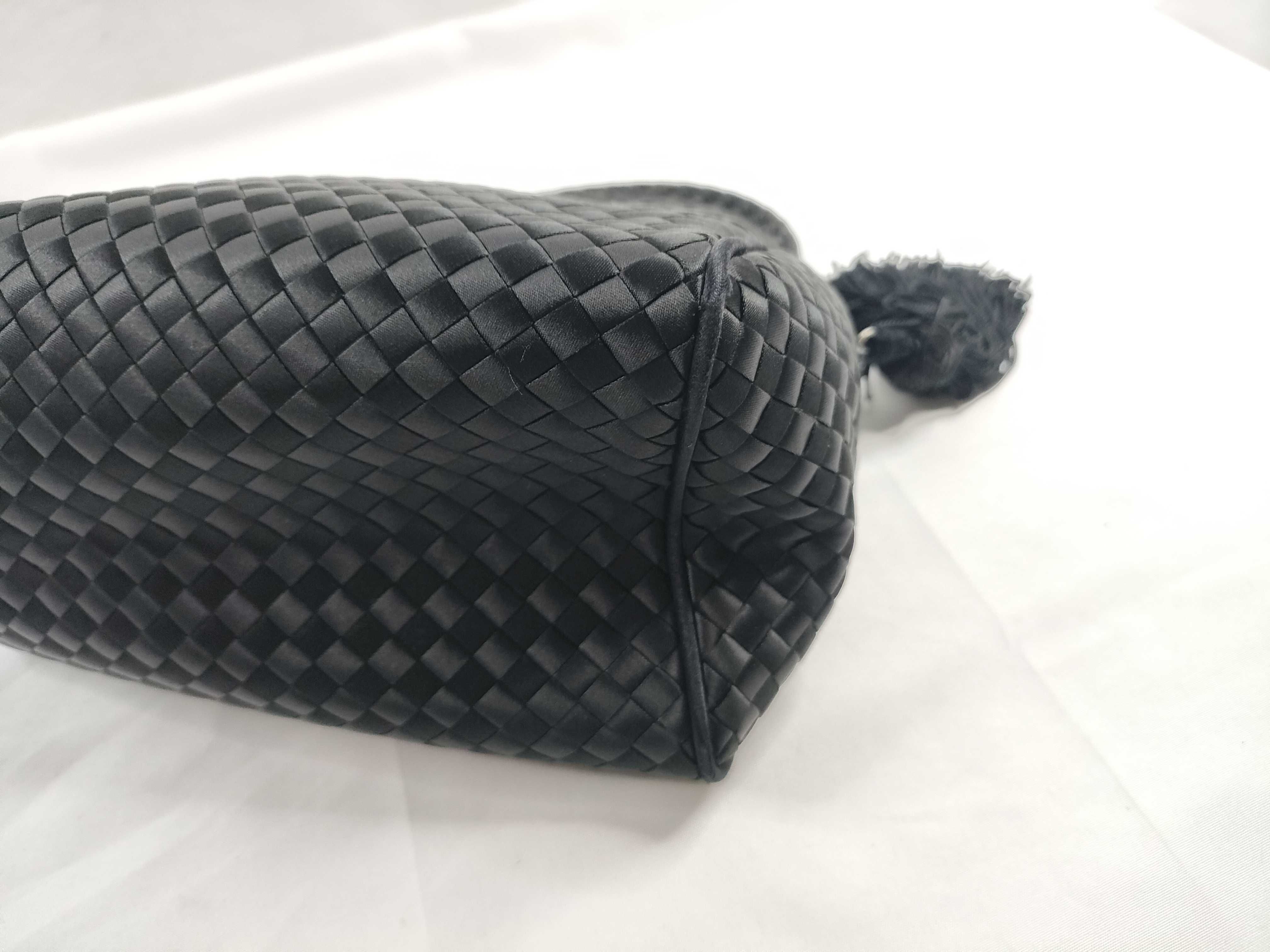 Intrecciato Bottega Veneta Handbag Intrecciato Satin Black Handbag — view 5