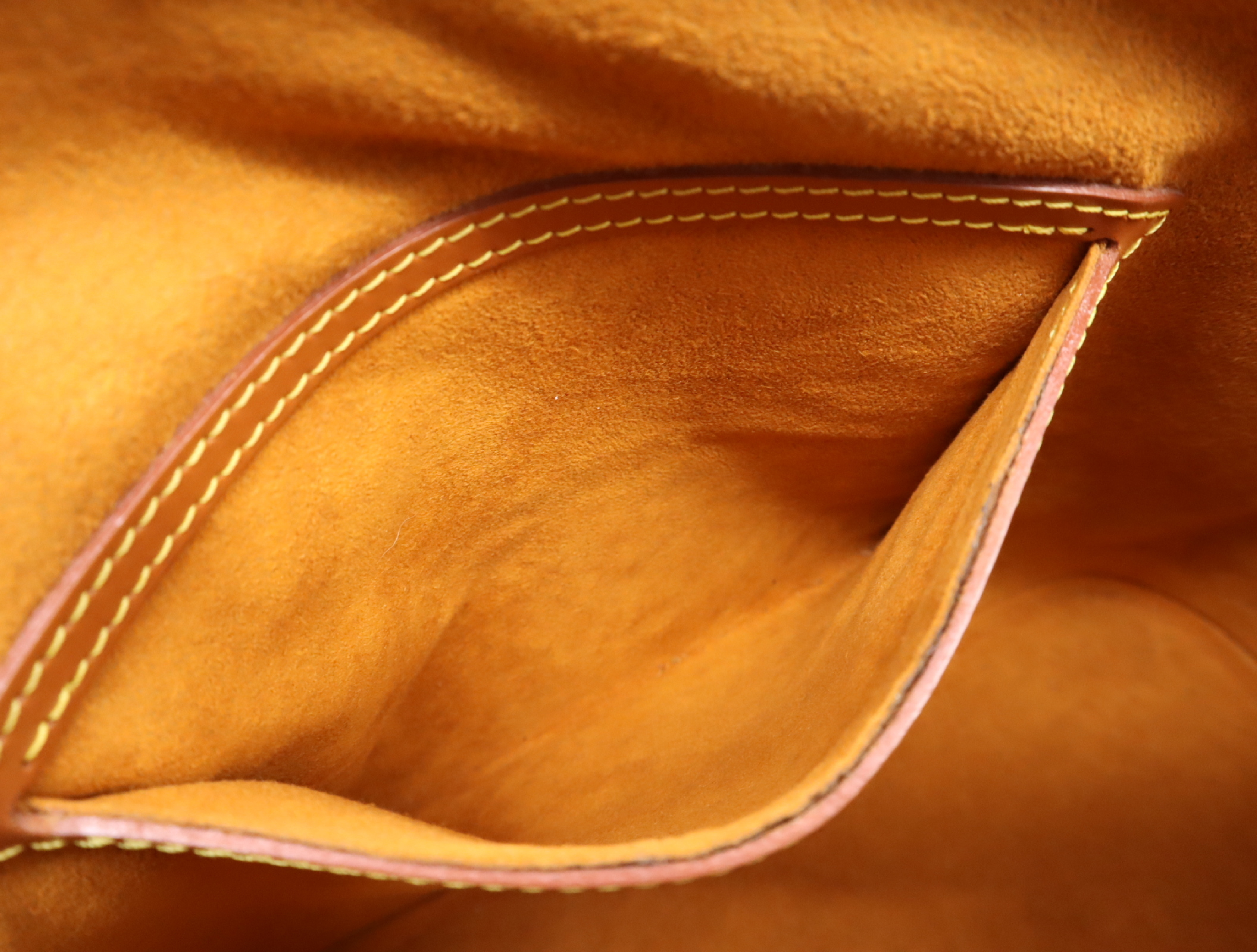M52148 Epi Arma Zipangu Gold Handbag — view 13