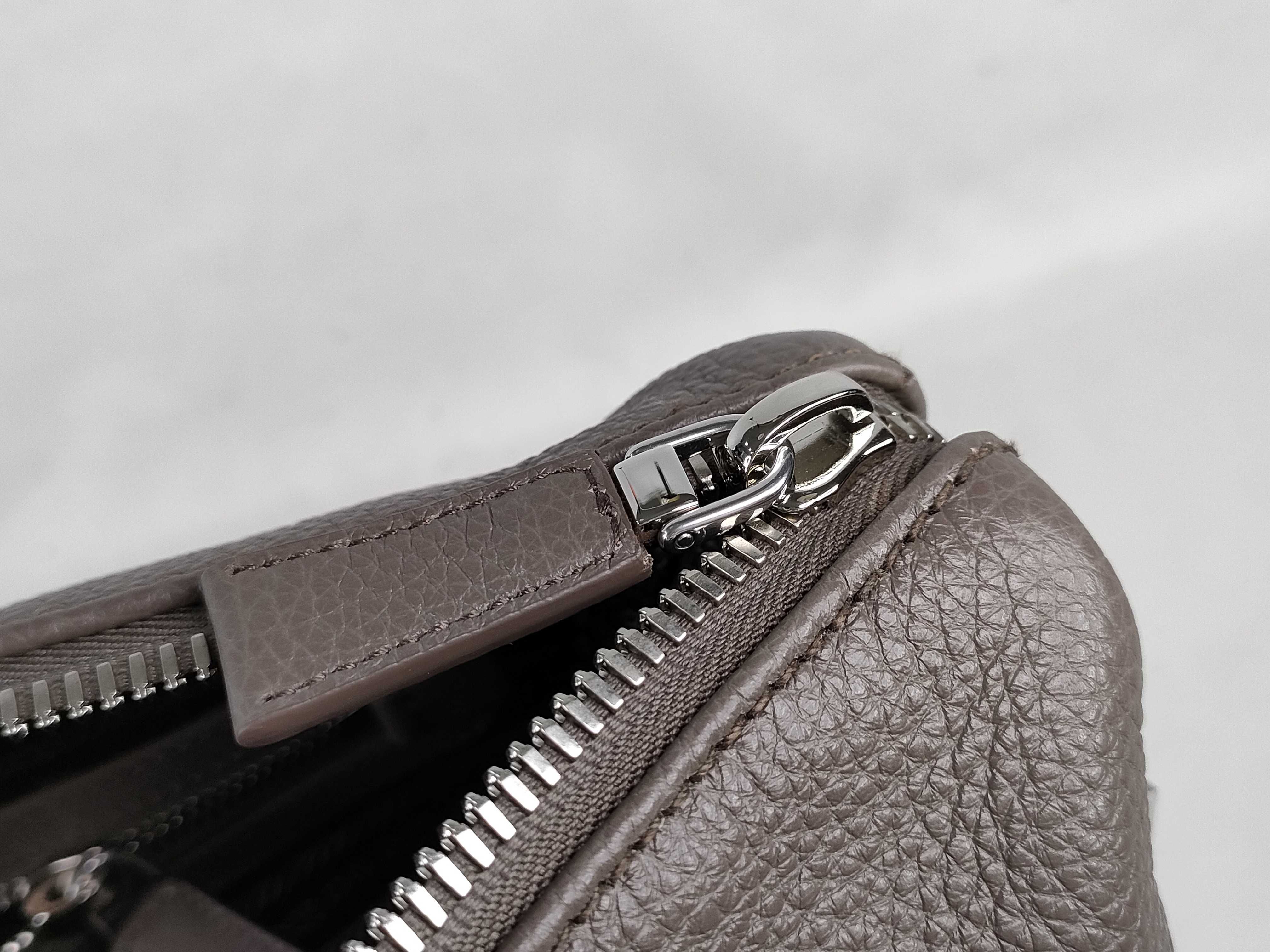 2VH182 Vitello Daino Shoulder Bag — view 13
