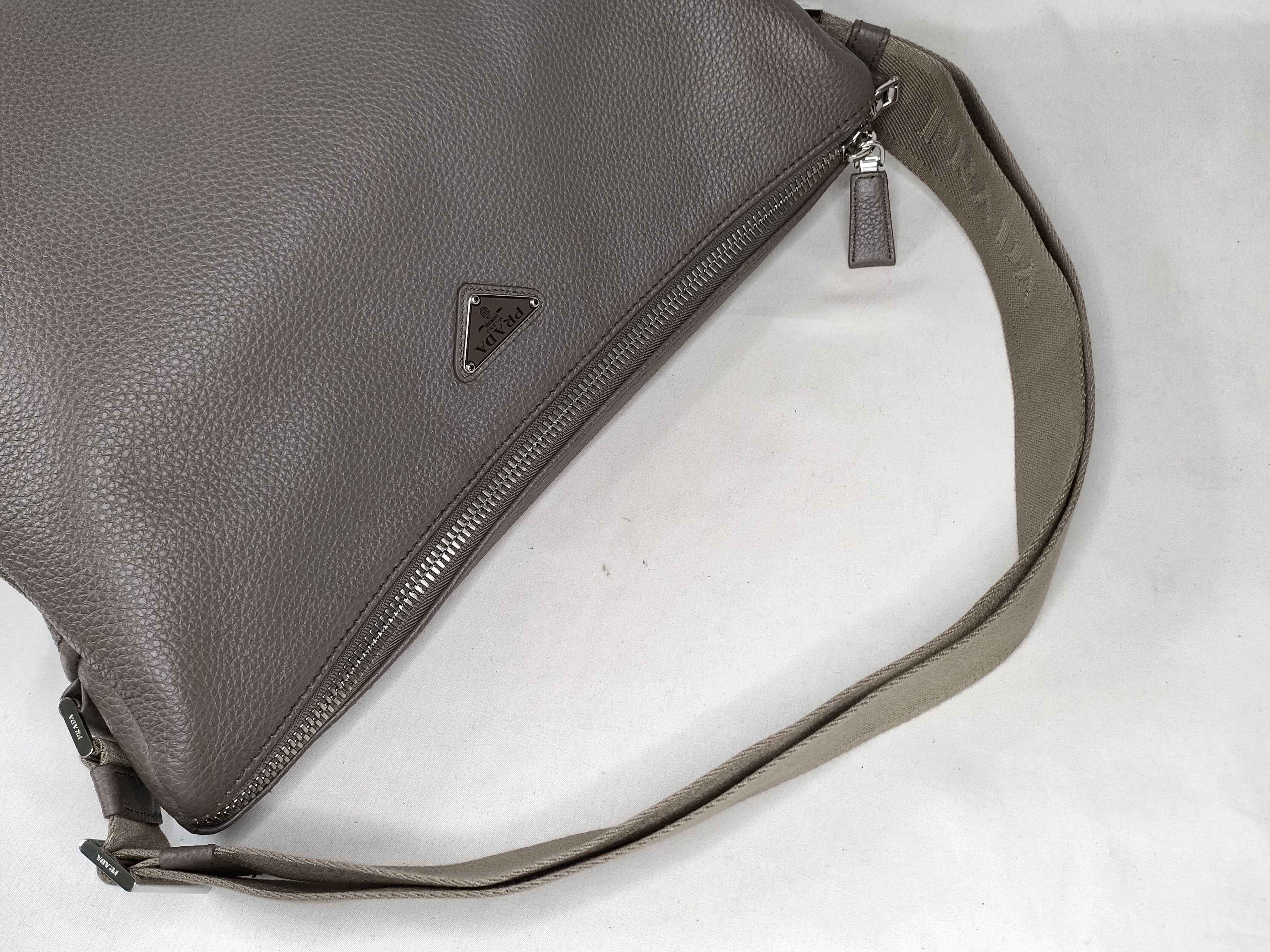 2VH182 Vitello Daino Shoulder Bag — view 3