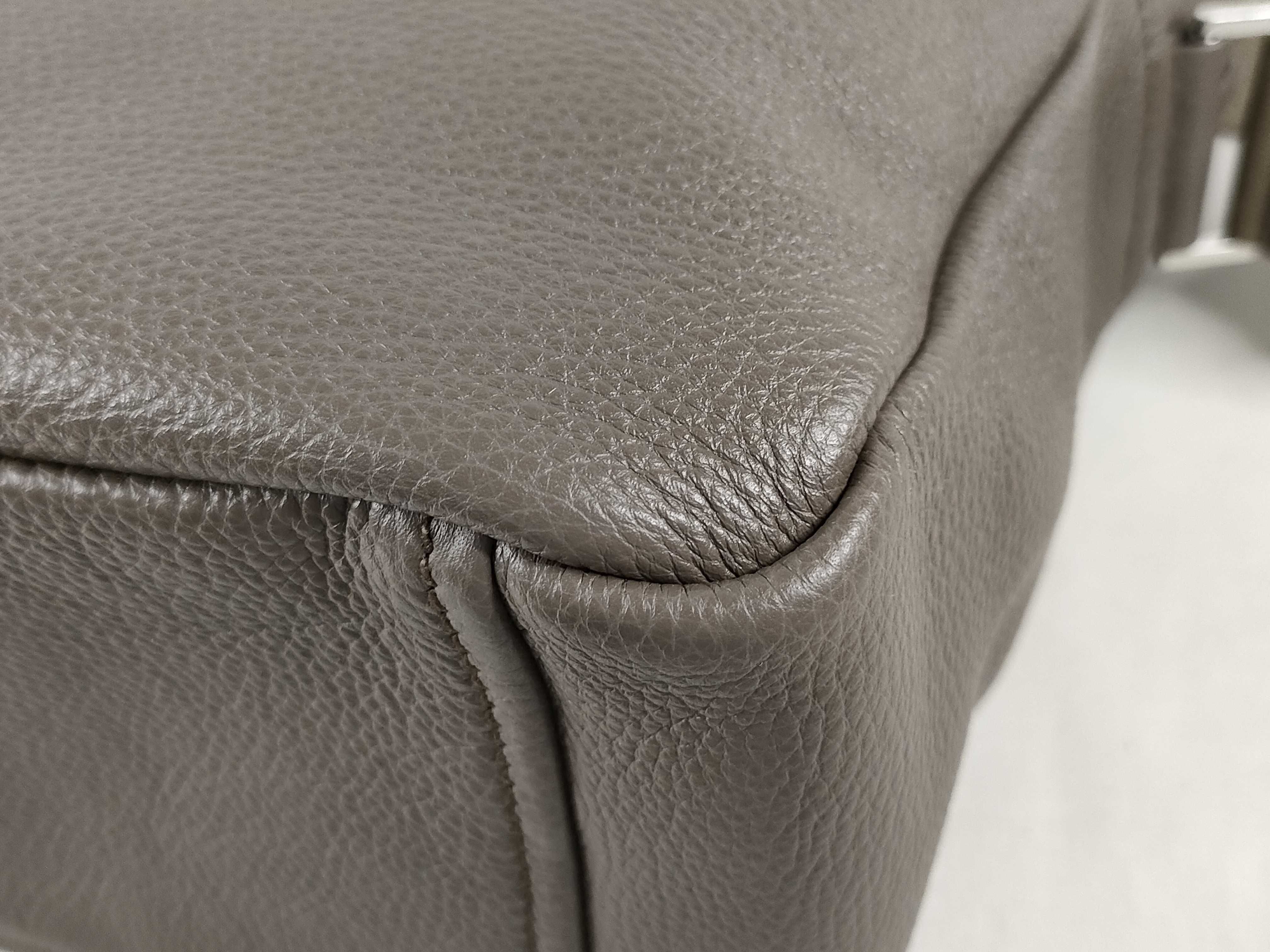 2VH182 Vitello Daino Shoulder Bag — view 6