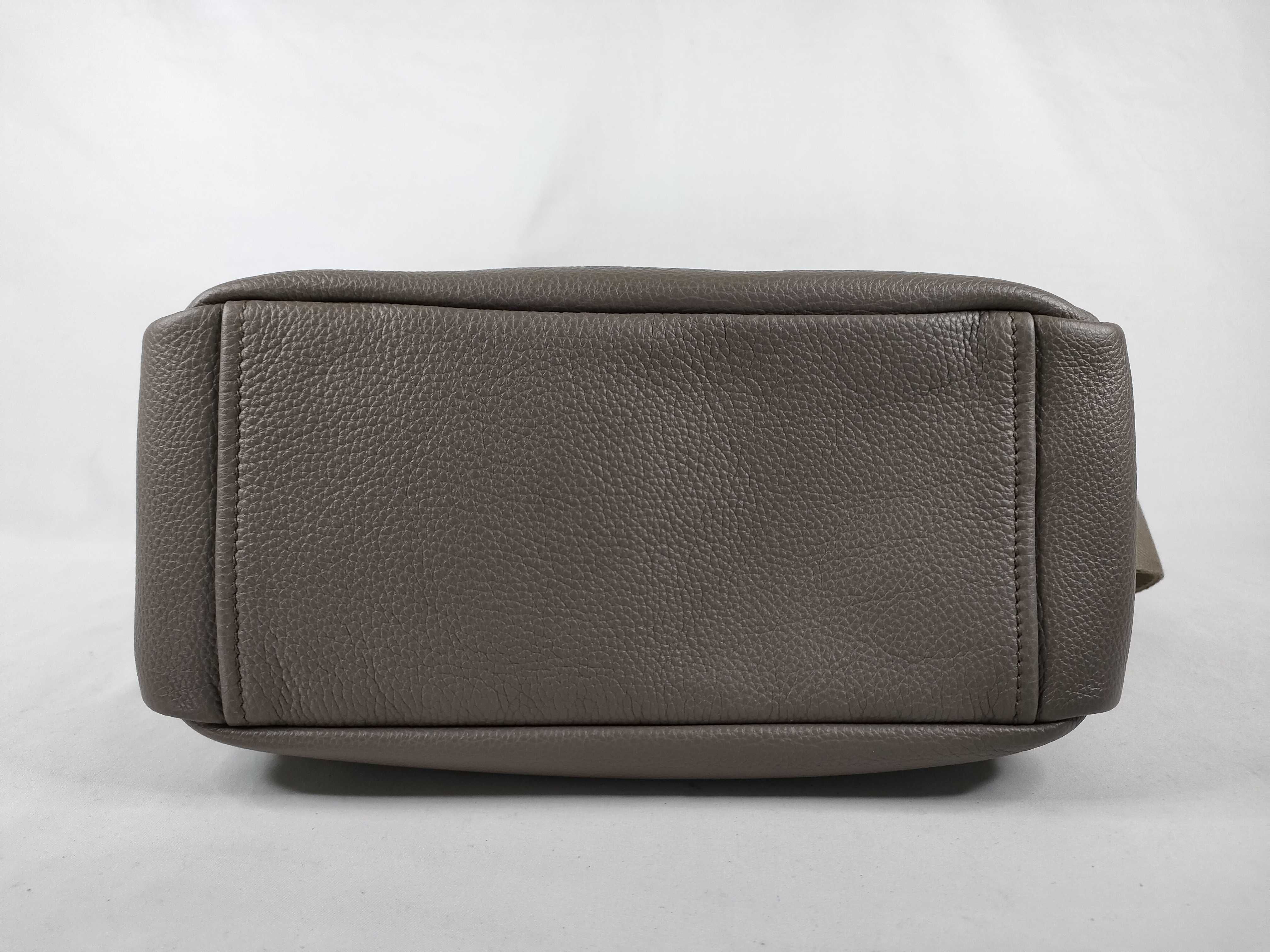 2VH182 Vitello Daino Shoulder Bag — view 7