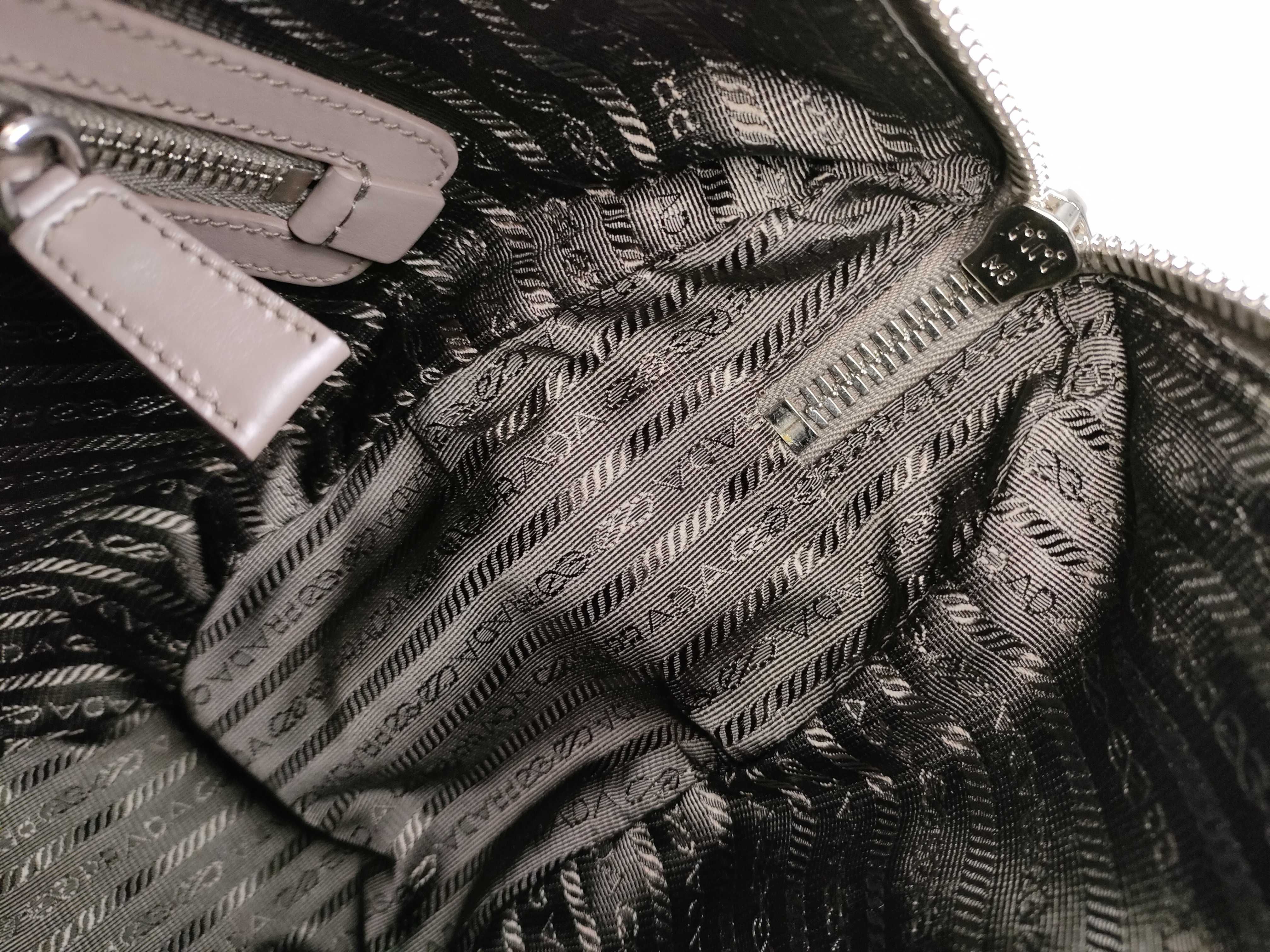 2VH182 Vitello Daino Shoulder Bag — view 9