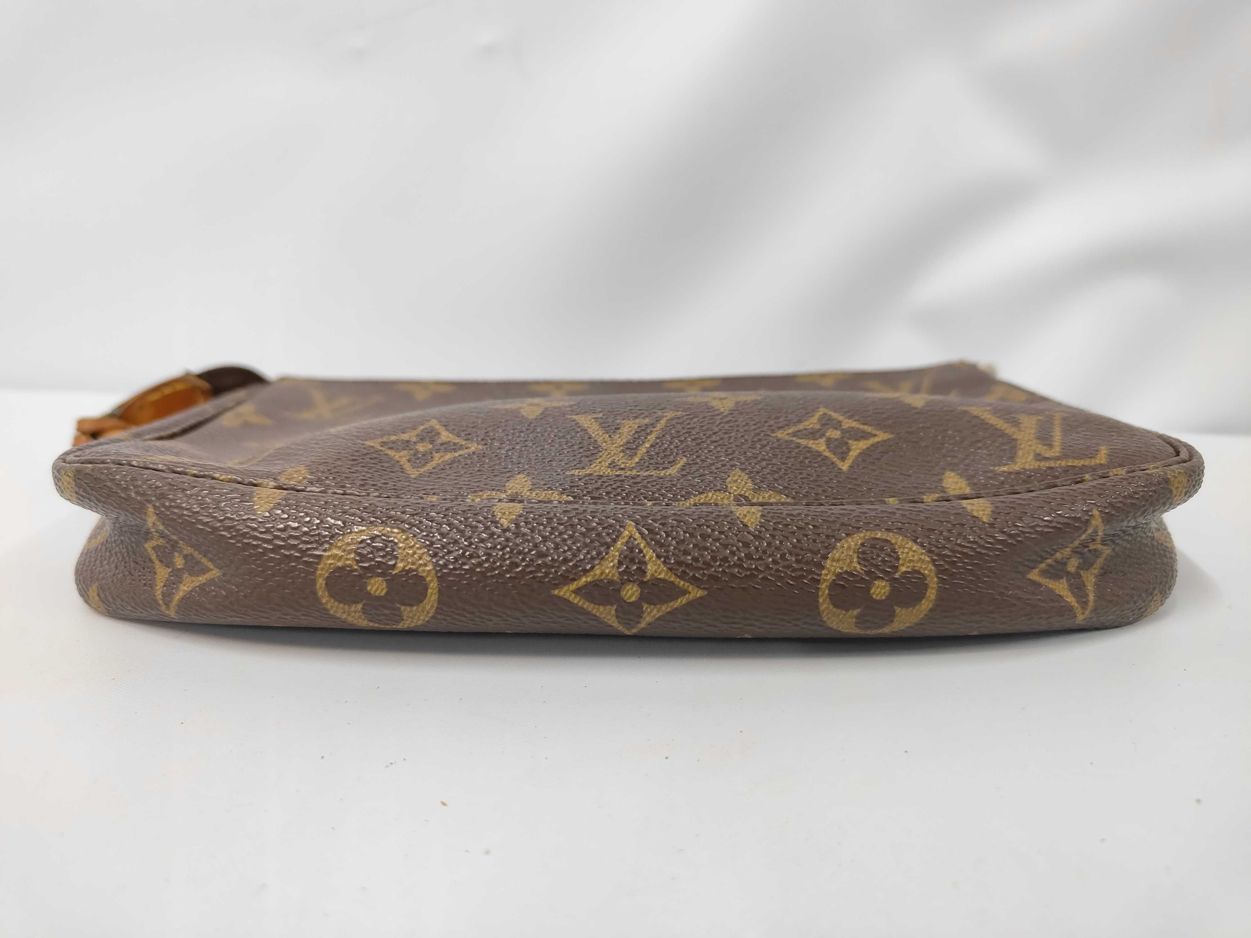 LV PVC Pochette Accessoires M51980 Pouch — view 3