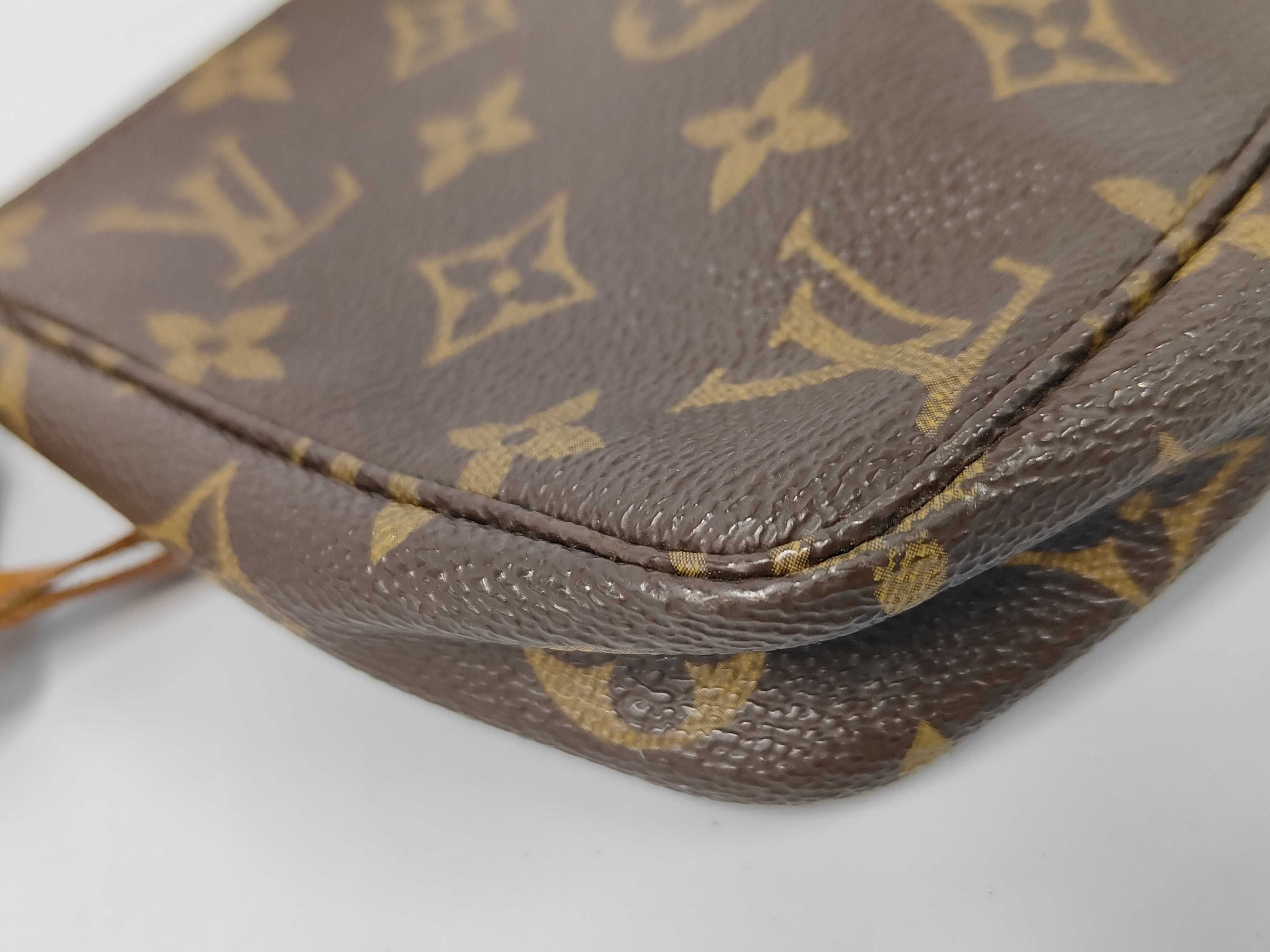 LV PVC Pochette Accessoires M51980 Pouch — view 4