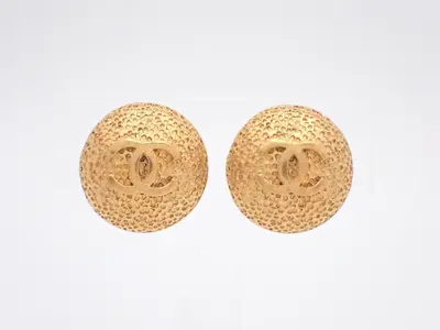 Earrings with Coco Mark design, gold.