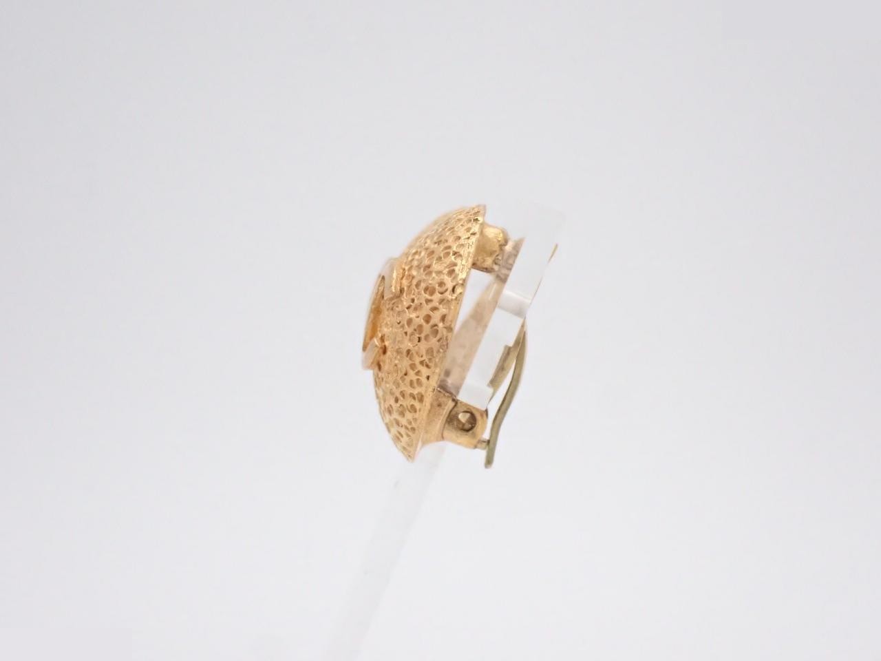 Earrings with Coco Mark design, gold. — view 3