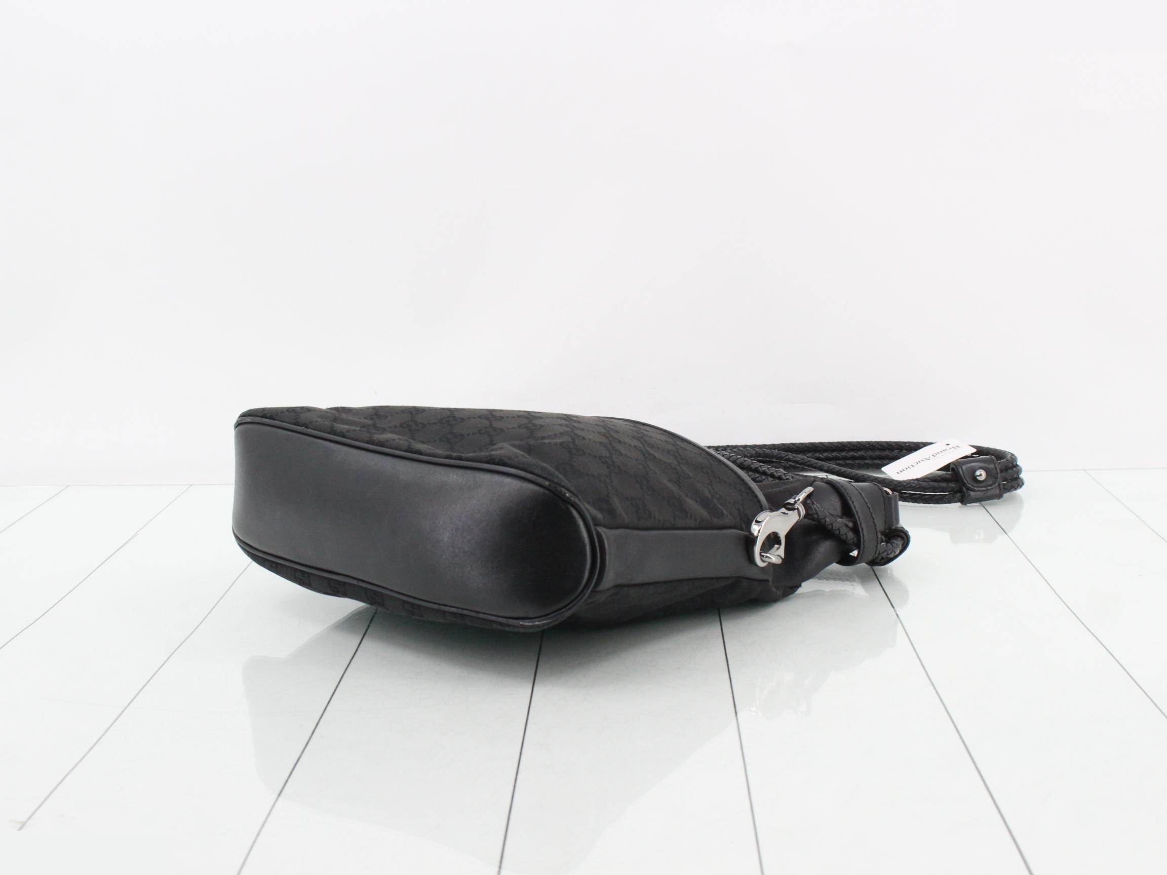 GG Canvas Shoulder Bag 109097 — view 6