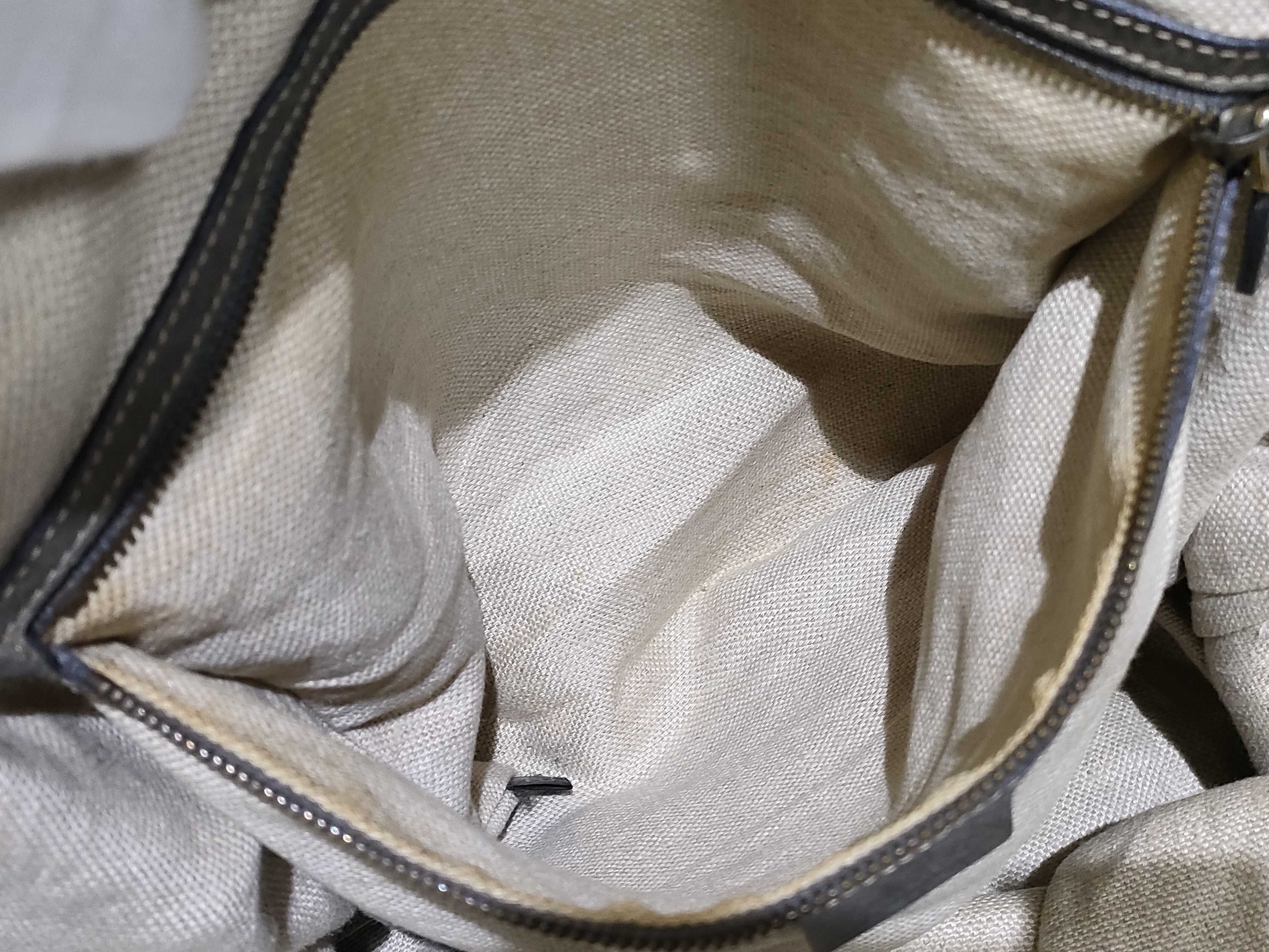 GG Canvas Gucci Tote Bag — view 9