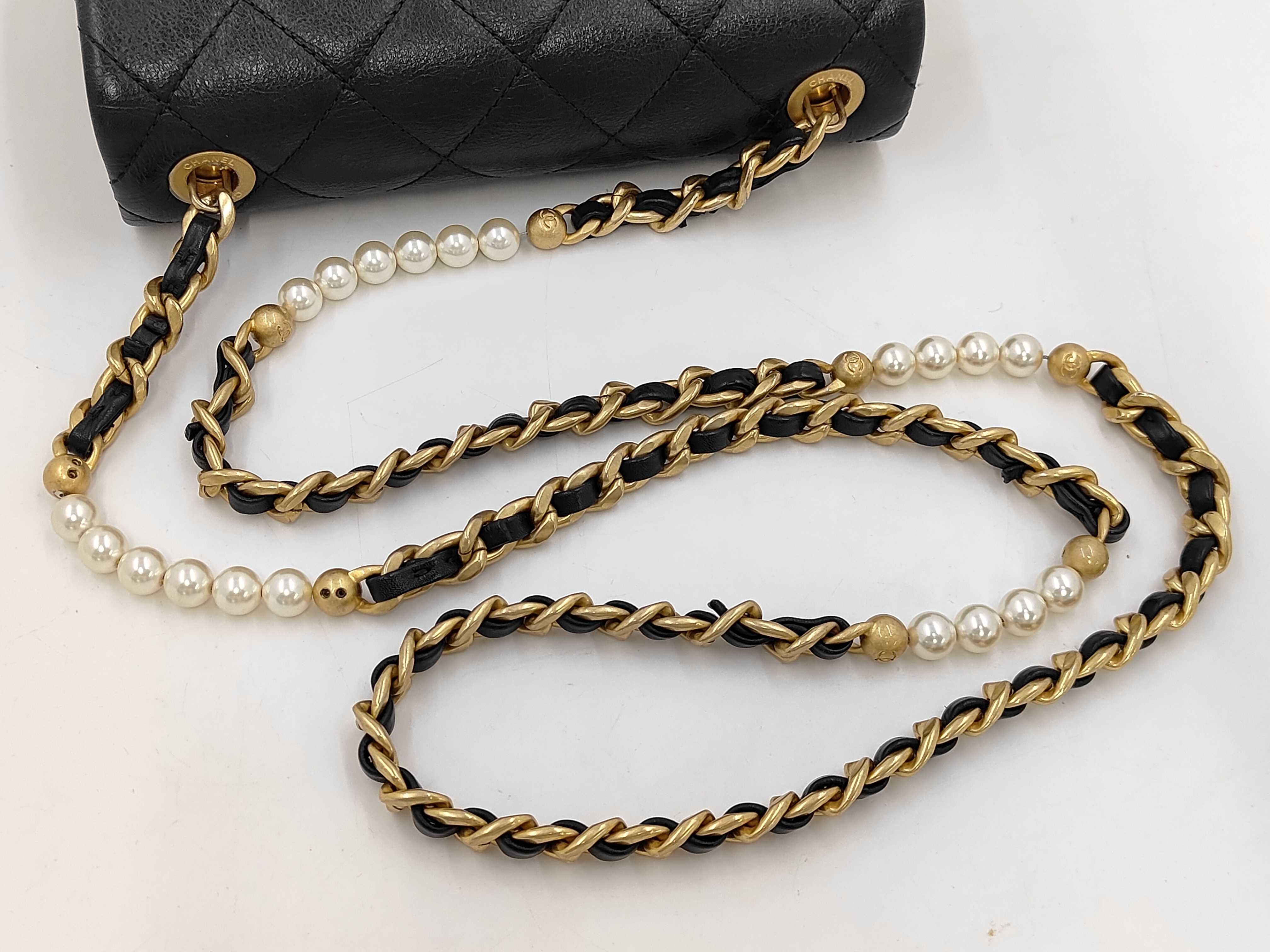 Matelasse Pearl Chain Shoulder Bag Black Shoulder Bag — view 5