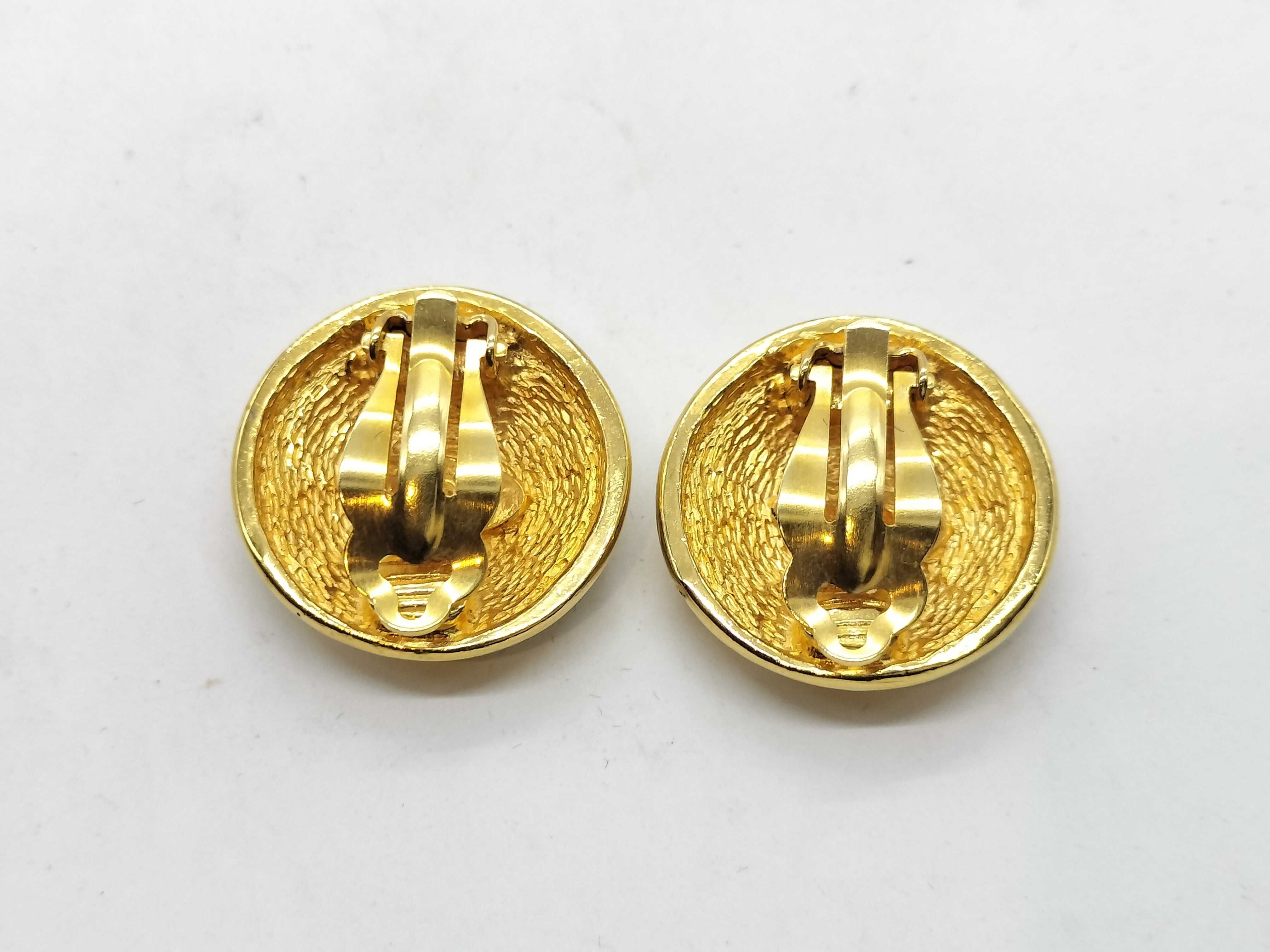 Matelassé Coco Matelassé Round Earrings — view 2