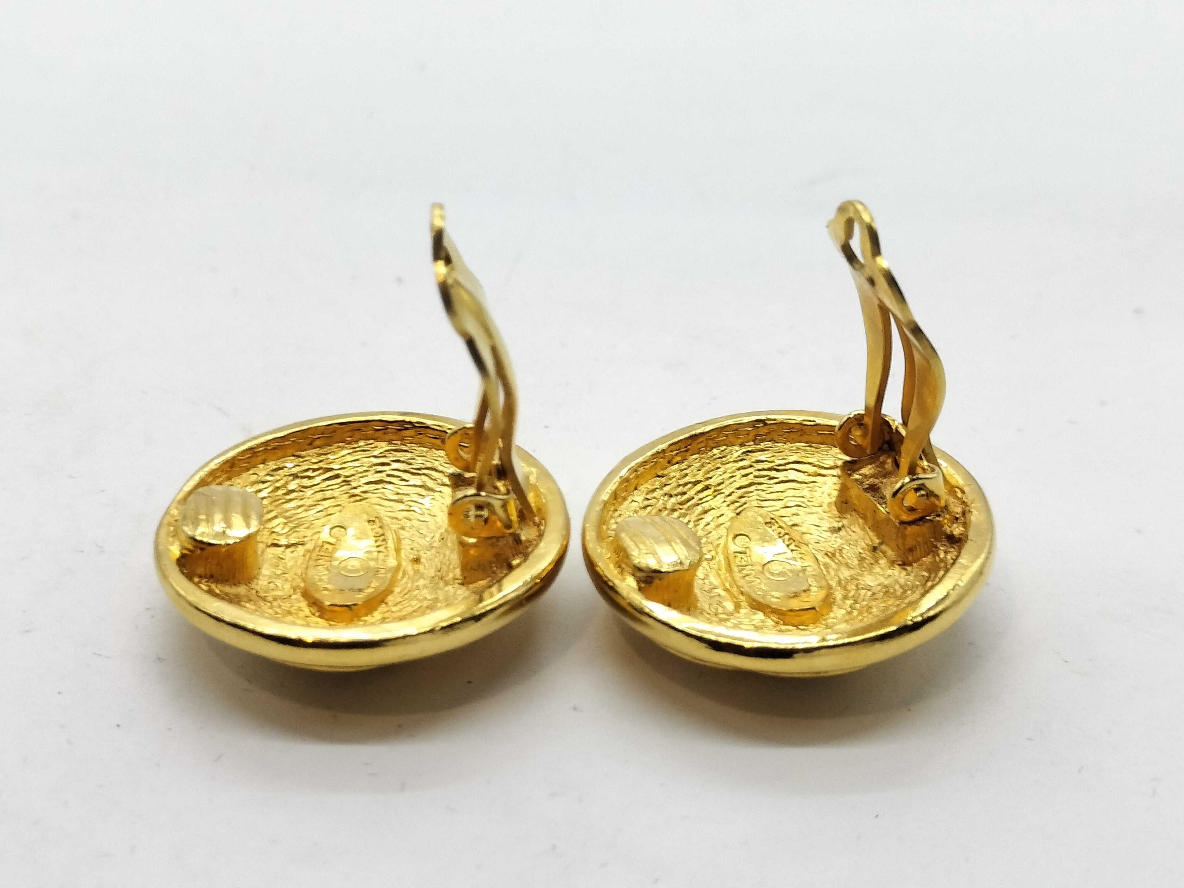 Matelassé Coco Matelassé Round Earrings — view 5