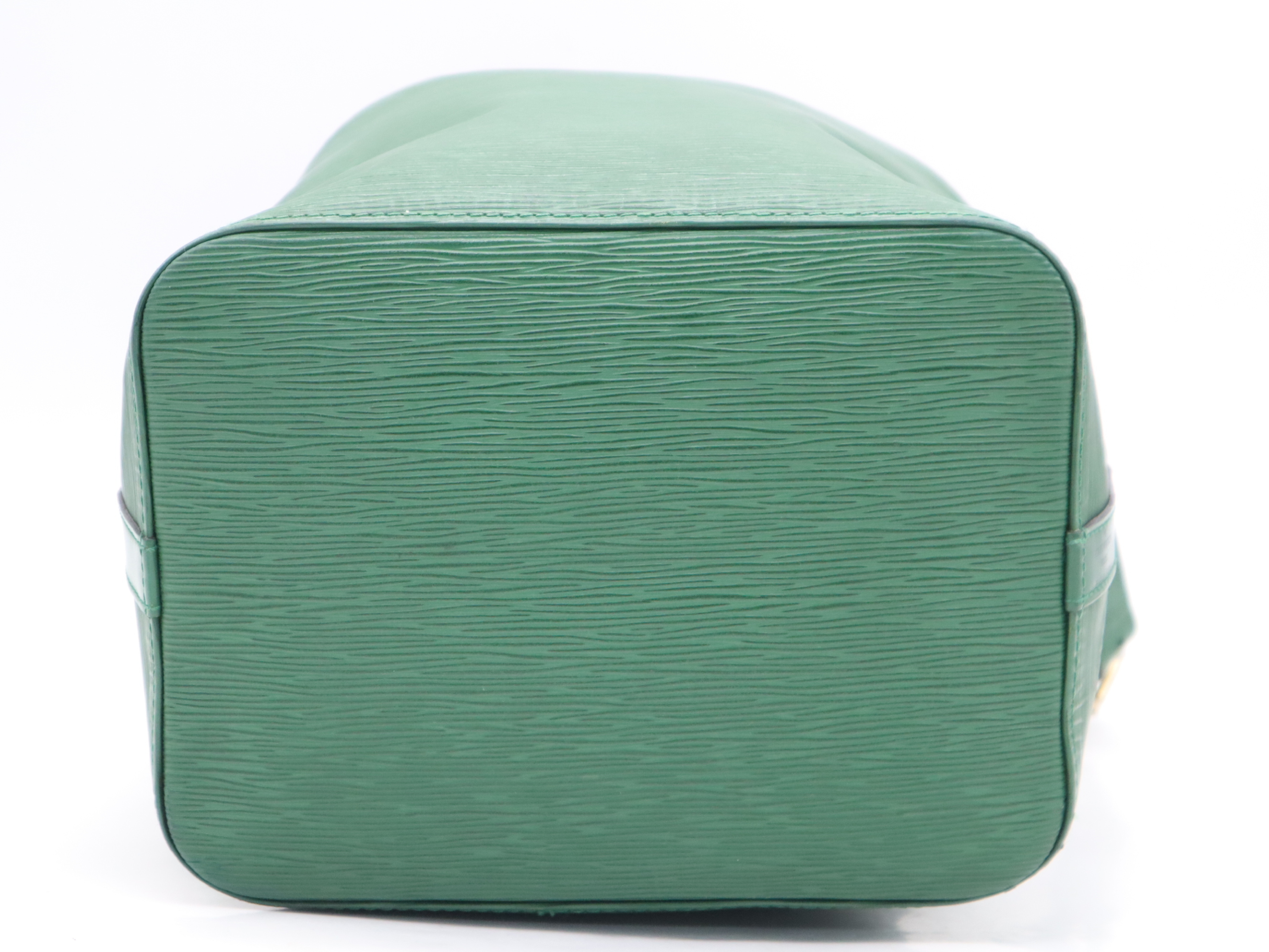 M44104 Epi Petit Noe Borneo Green Shoulder Bag — view 4