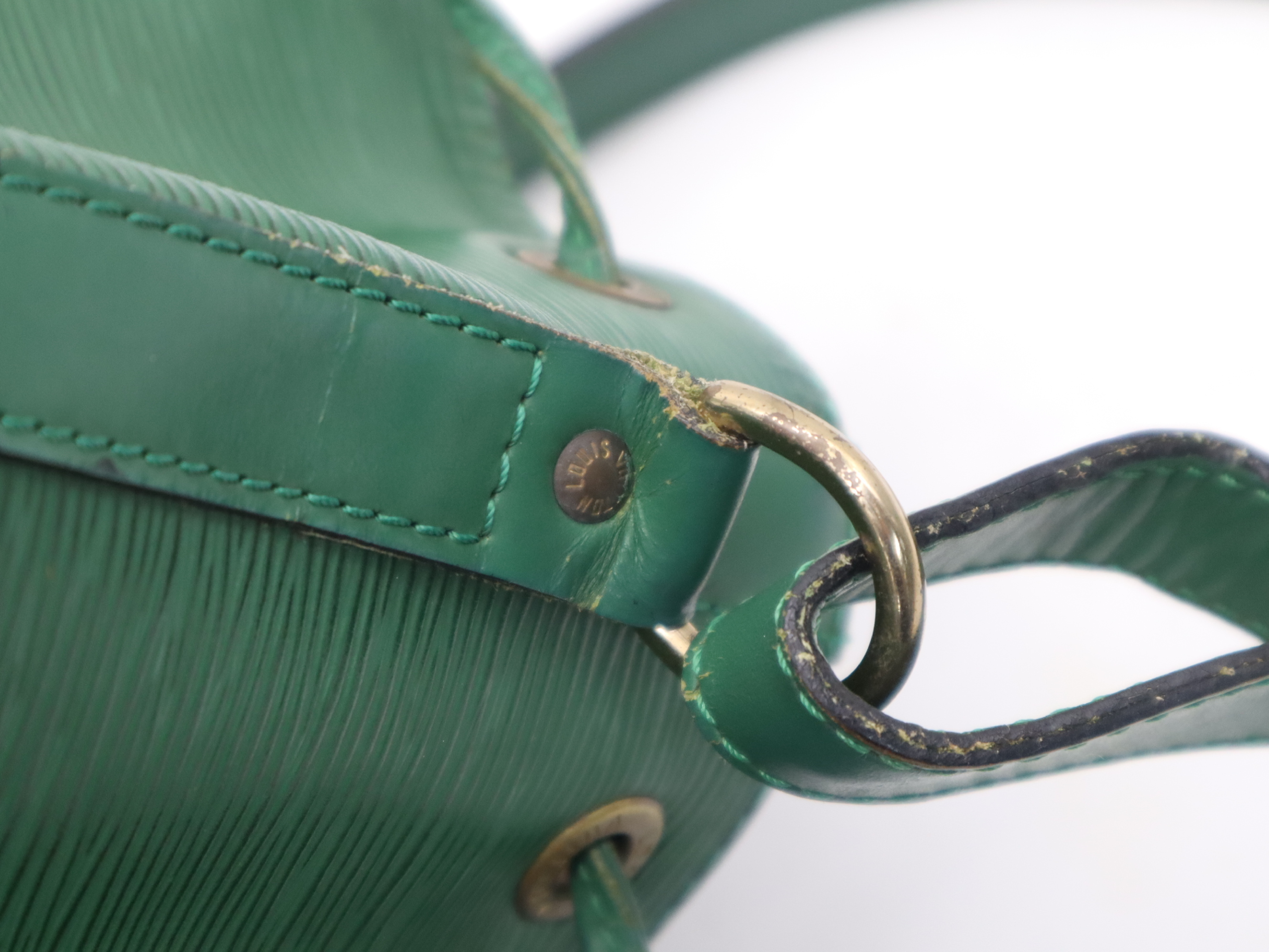 M44104 Epi Petit Noe Borneo Green Shoulder Bag — view 8