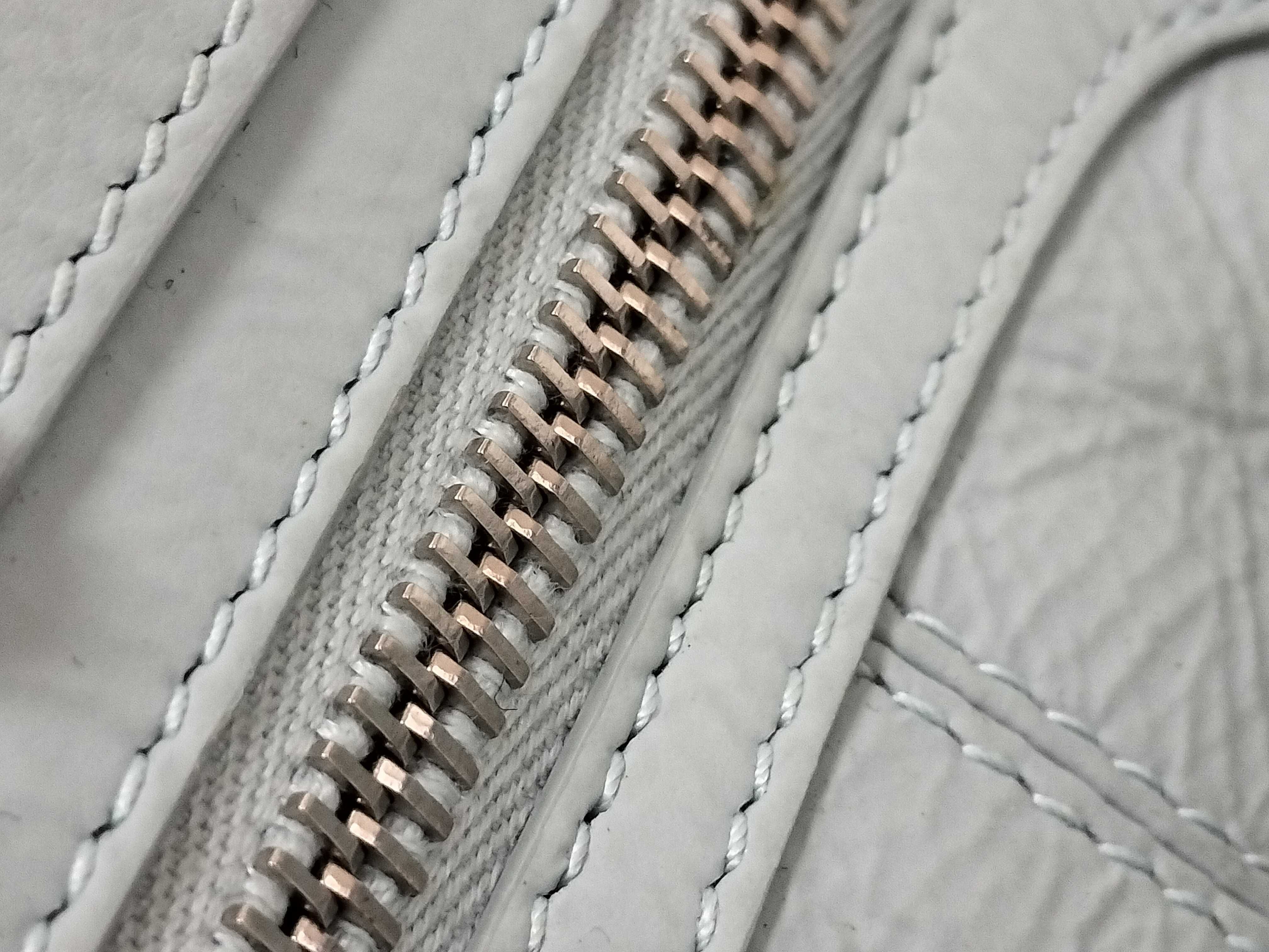 Classic Mini Pom 2-Way Bag Handbag — view 6