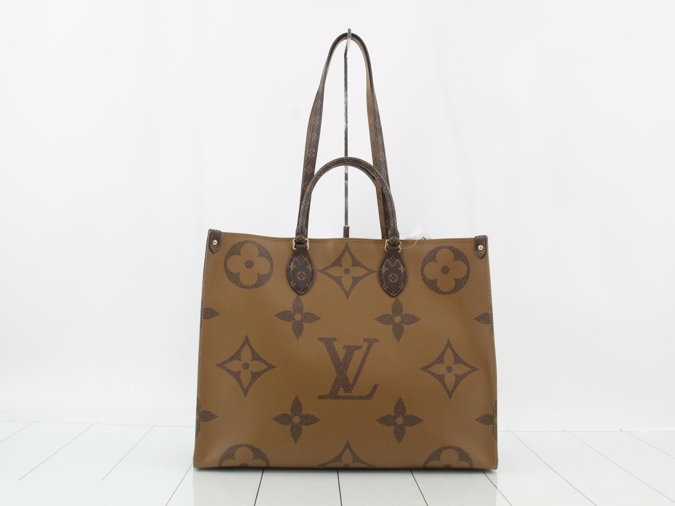 Monogram Giant Reverse OnTheGo GM 2-Way Tote Bag — view 2