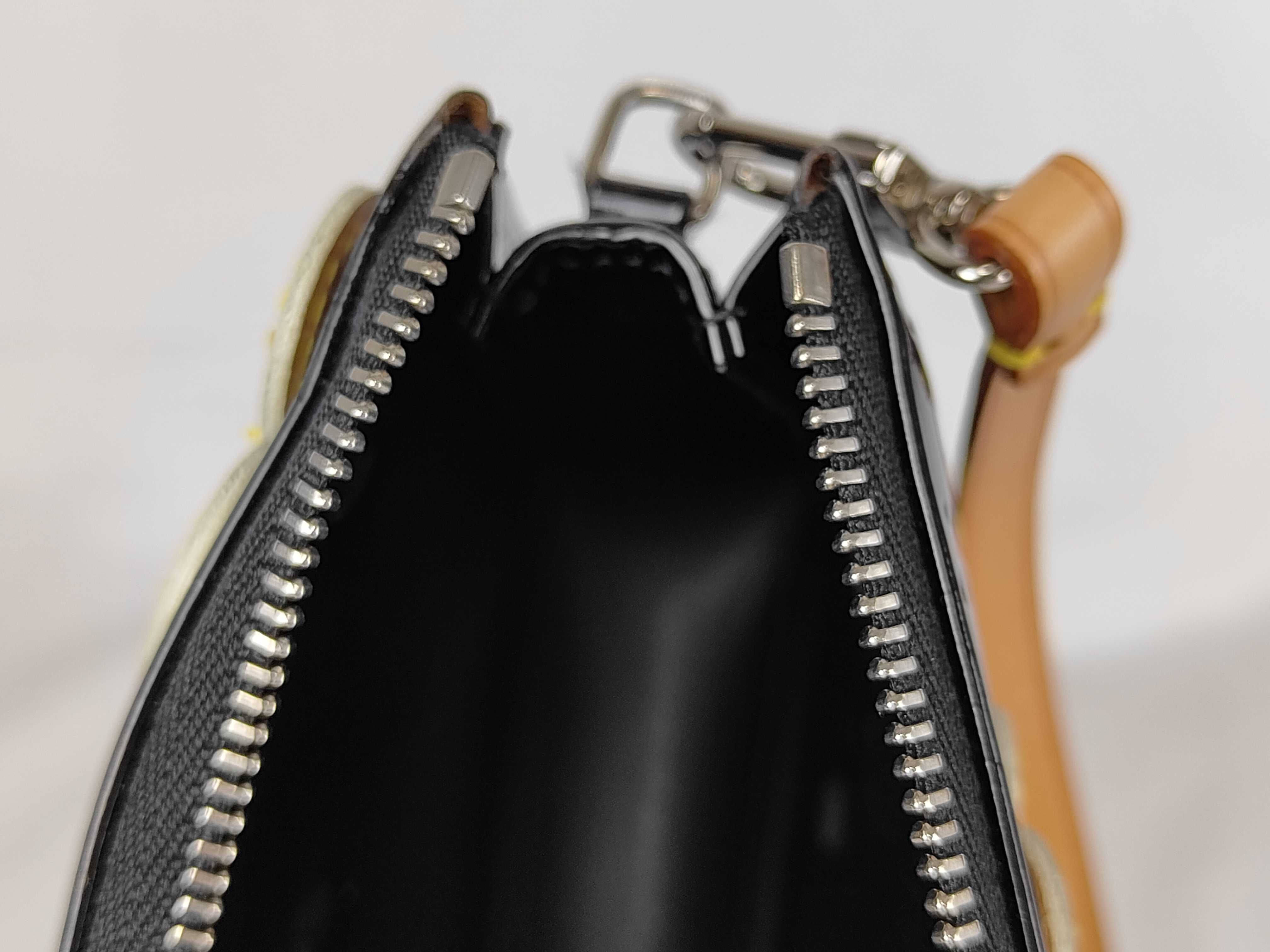 Vernis Flower Lexington Black M92245 Pouch — view 12