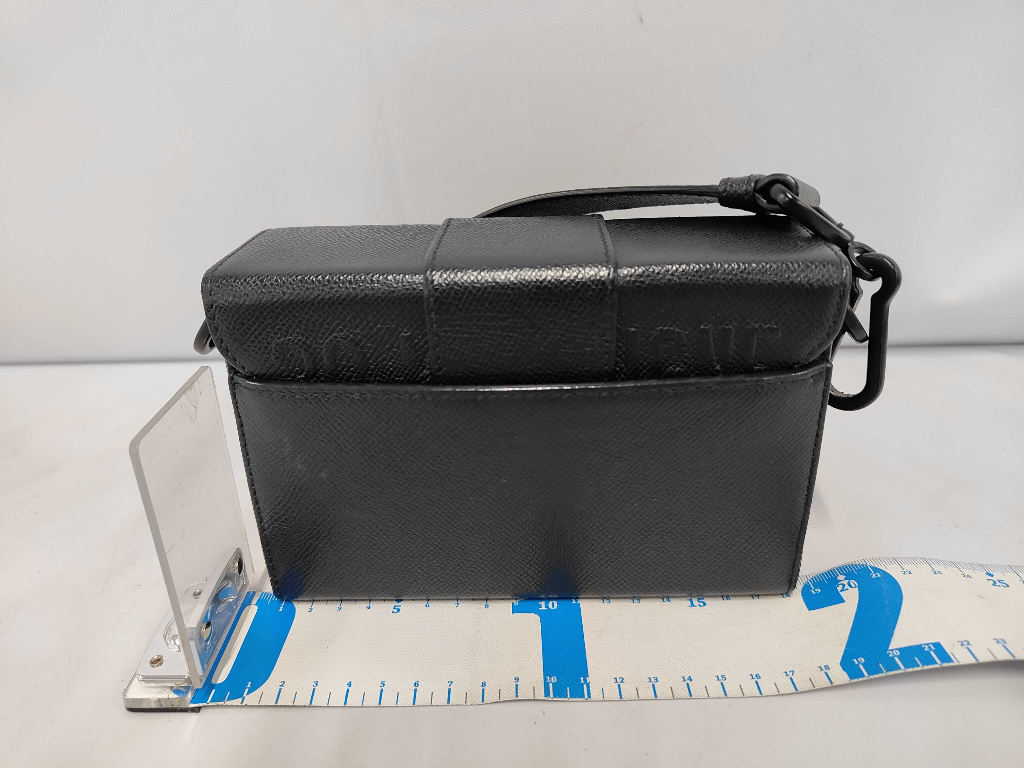 Montaigne 30 Leather Shoulder Bag Black Shoulder Bag — view 2