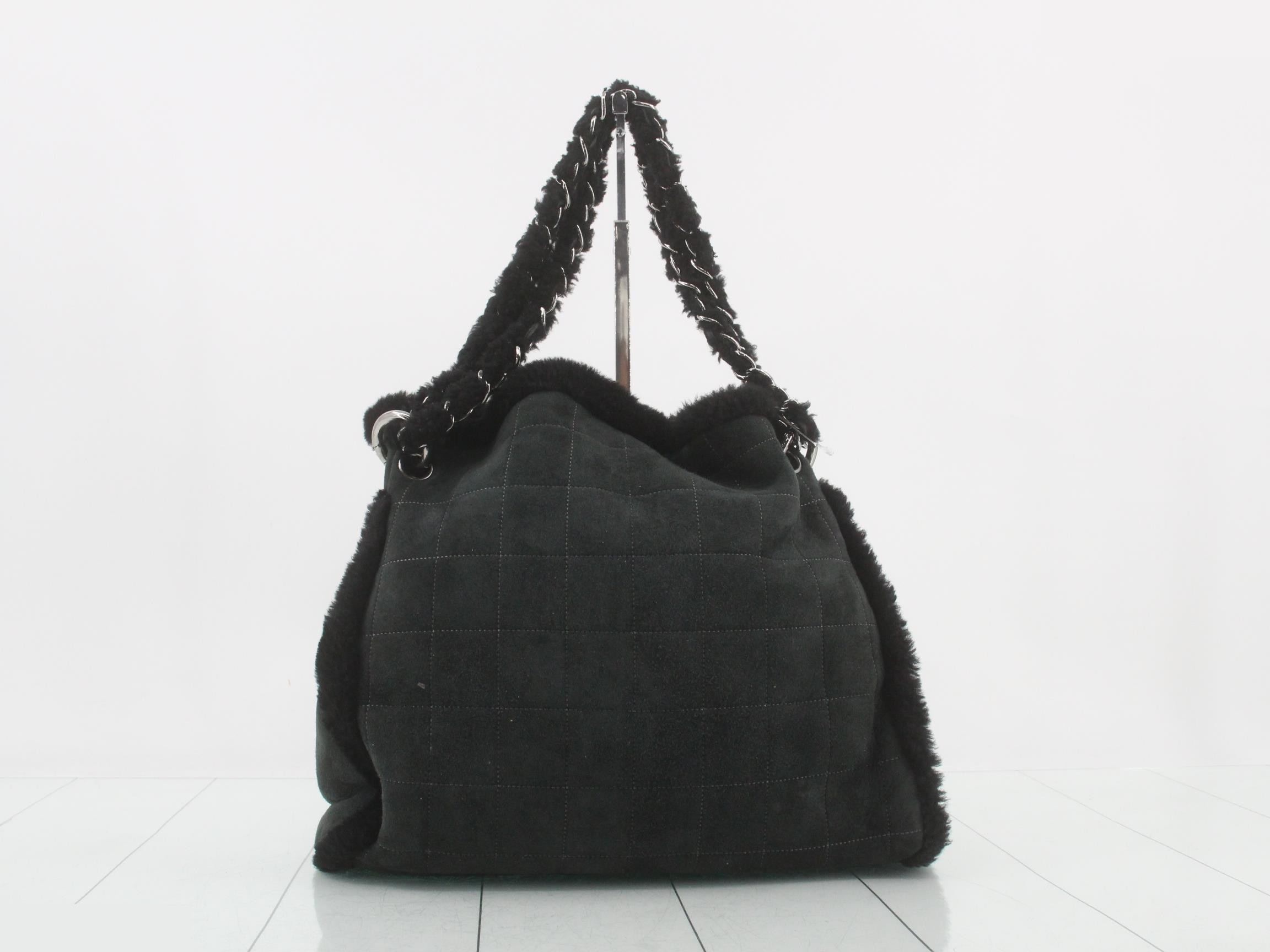 Sheepskin semi-shoulder bag with pouch and chain — view 2