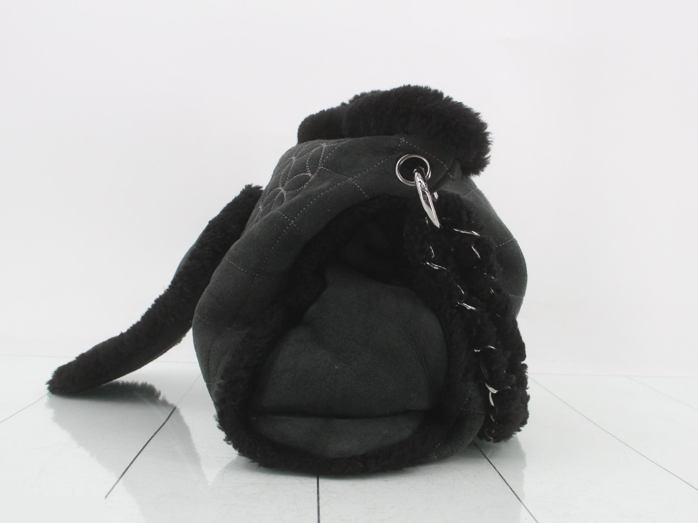 Sheepskin semi-shoulder bag with pouch and chain — view 3