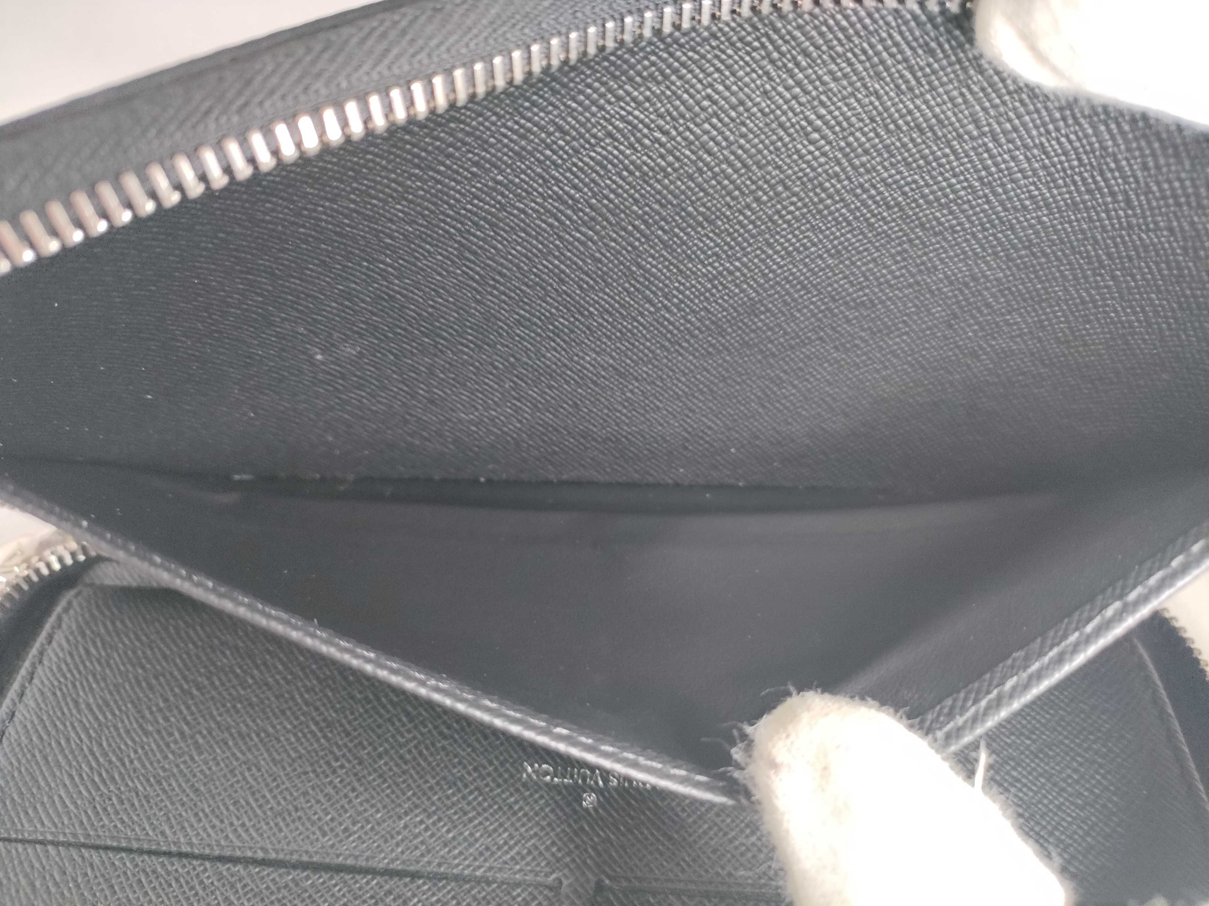Taiga Louis Vuitton Zippy Organizer NM Wallet — view 9