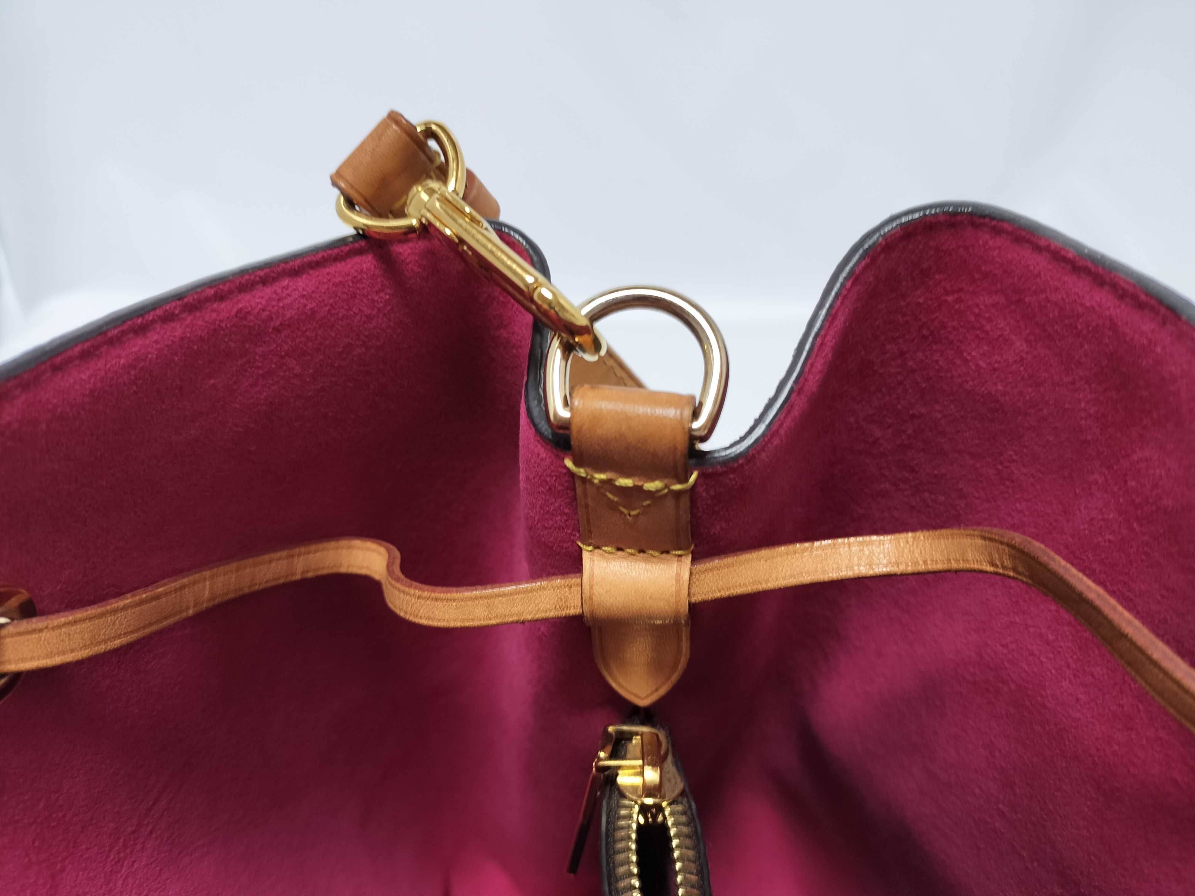 Monogram Louis Vuitton Shoulder Bag — view 11