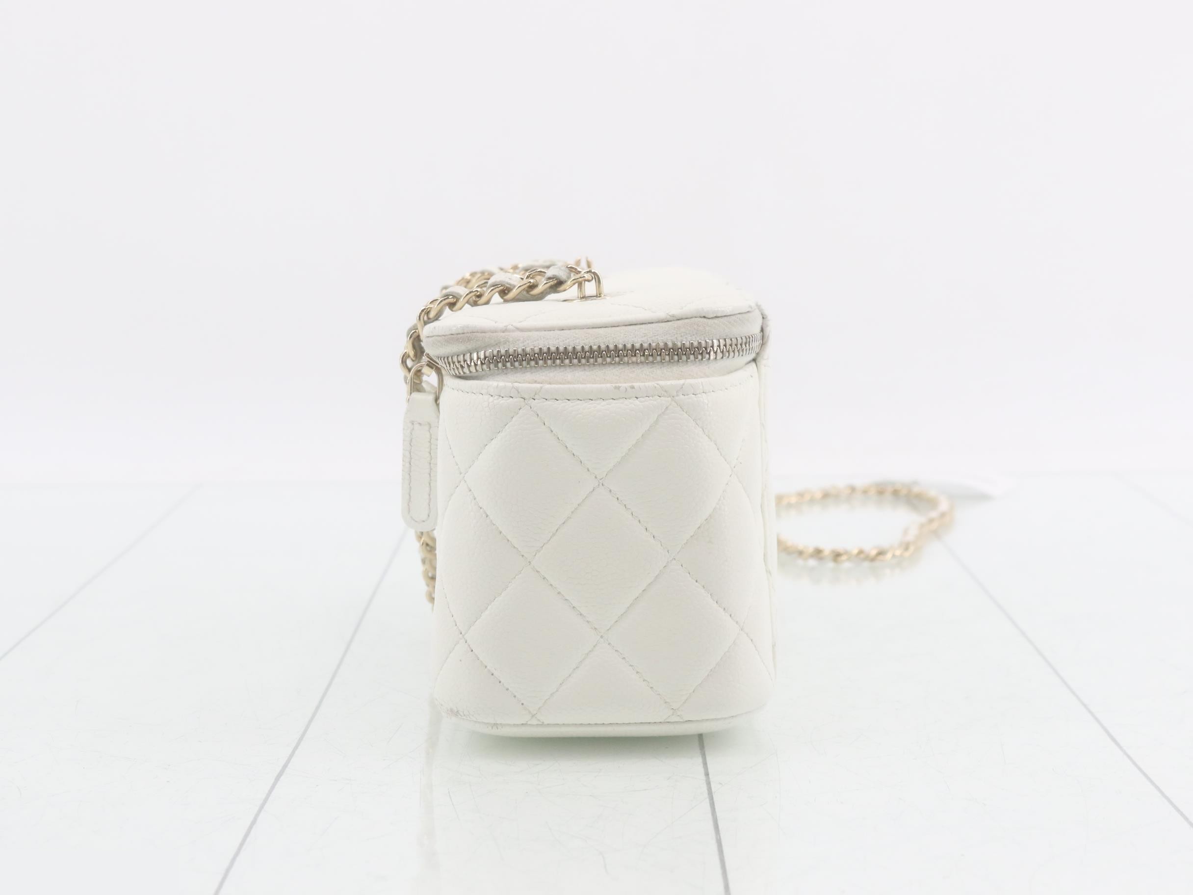 Caviar leather (bag) - Shoulder bag, vanity style, white, gold hardware — view 3