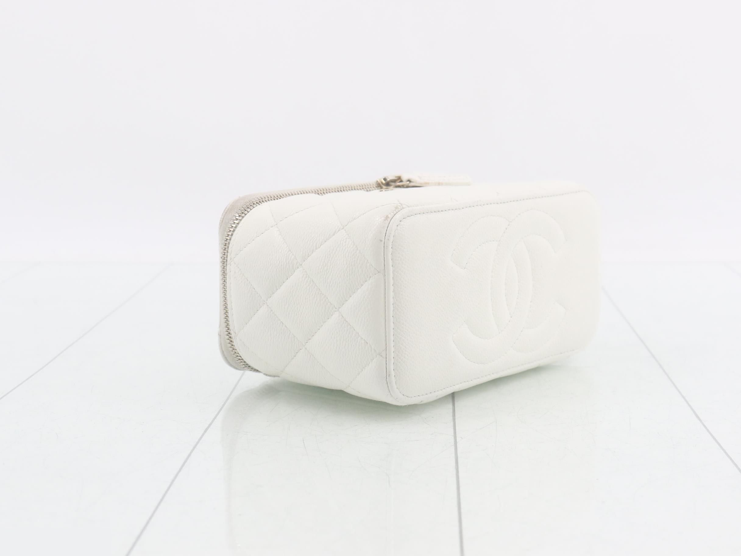 Caviar leather (bag) - Shoulder bag, vanity style, white, gold hardware — view 5