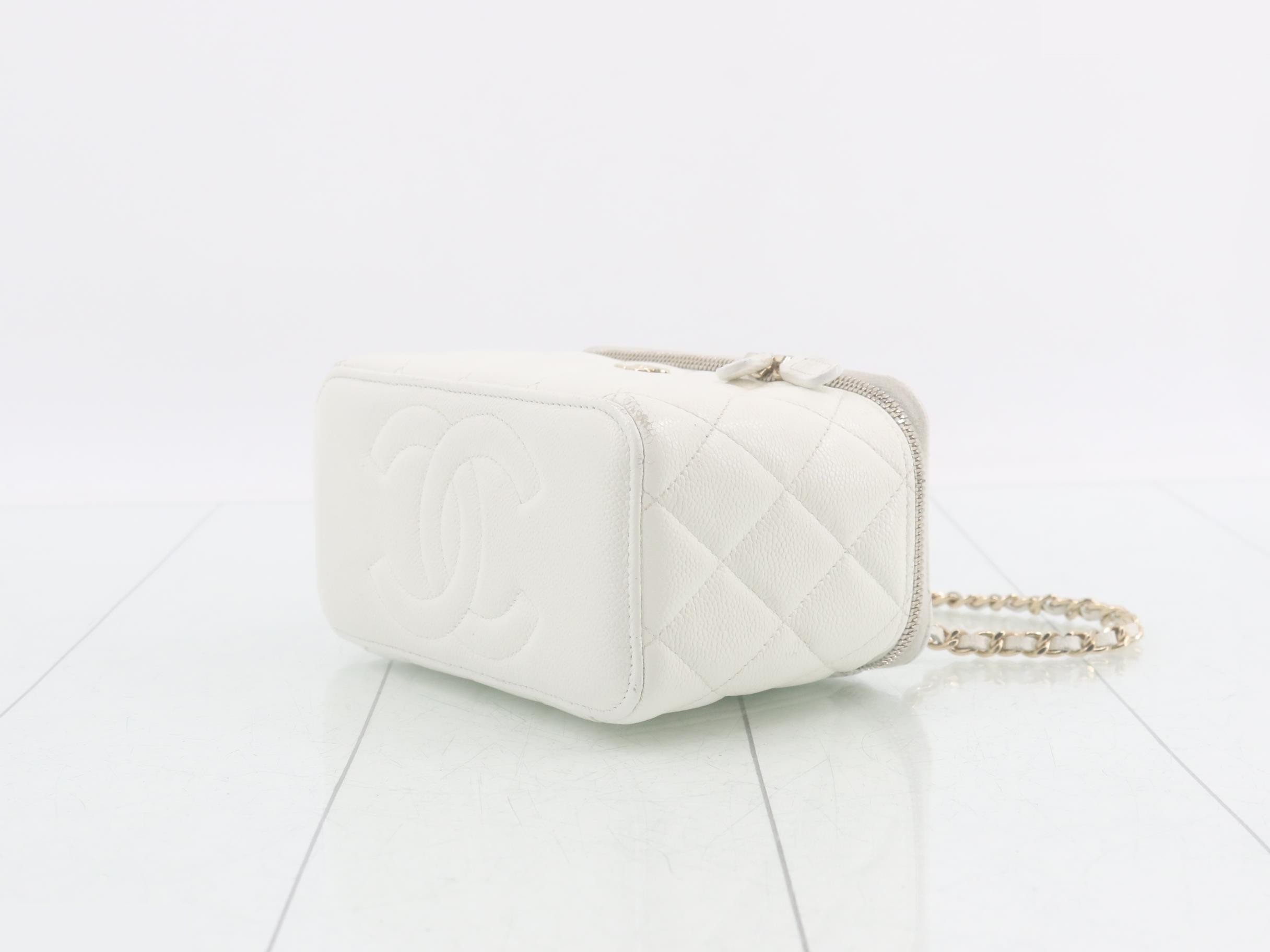 Caviar leather (bag) - Shoulder bag, vanity style, white, gold hardware — view 6