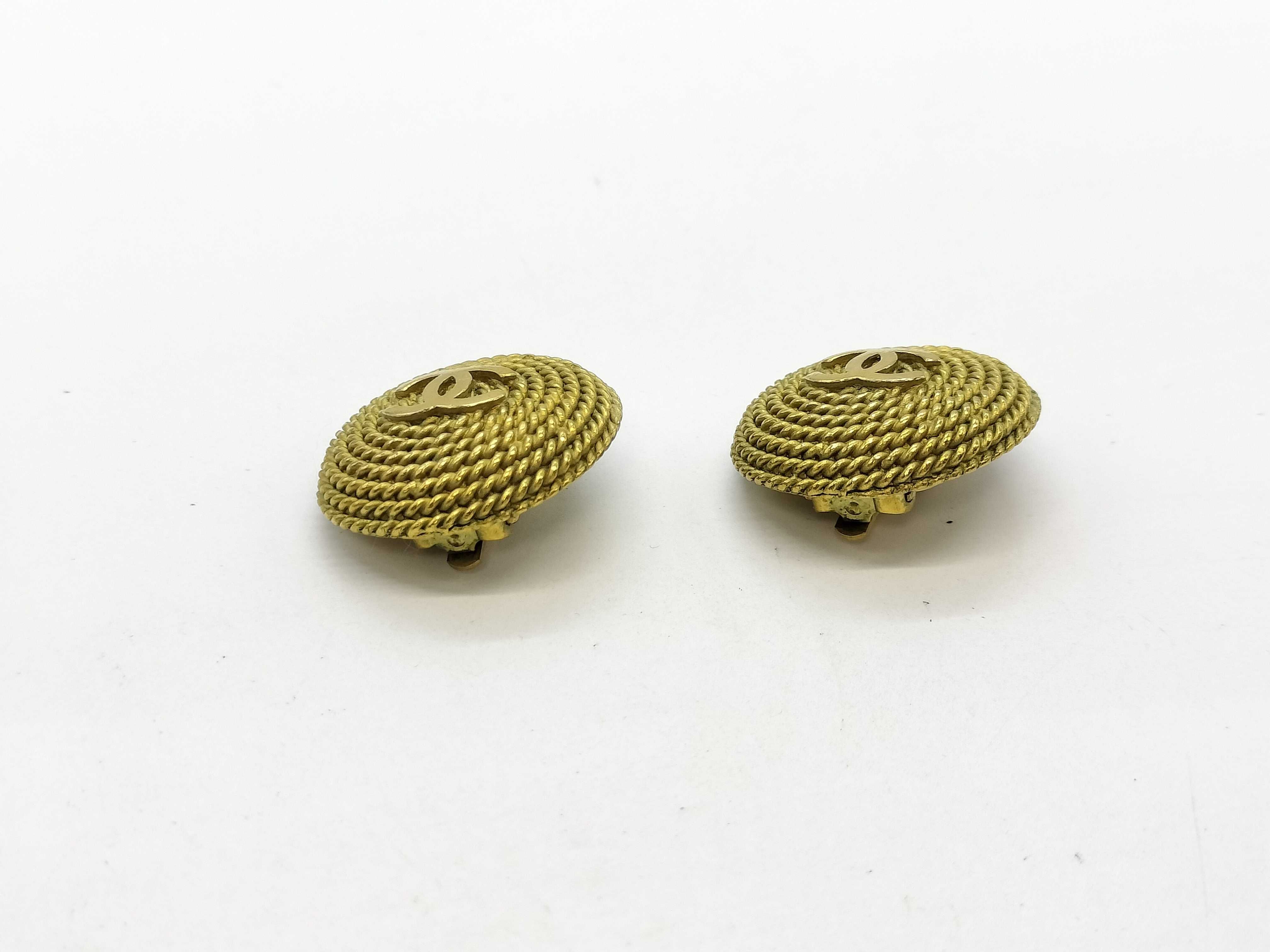 Coco Mark Round Earrings 95P Gold Earrings — view 3