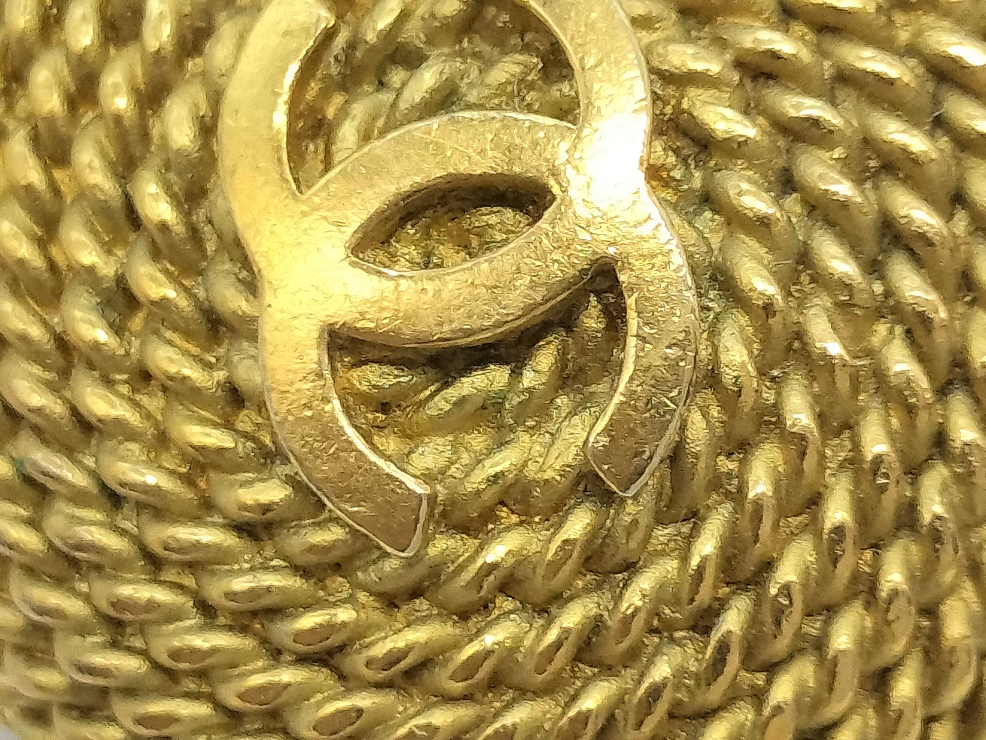 Coco Mark Round Earrings 95P Gold Earrings — view 7