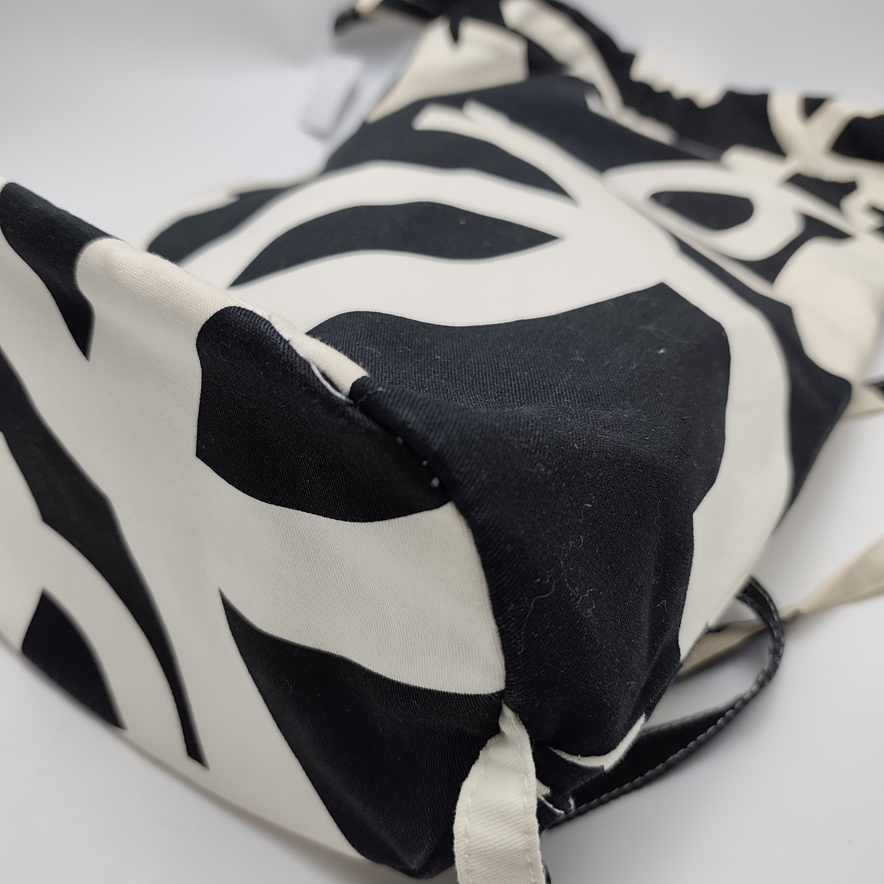 【*Shipped from: China*】CHANEL Canvas Shoulder Bag — view 4