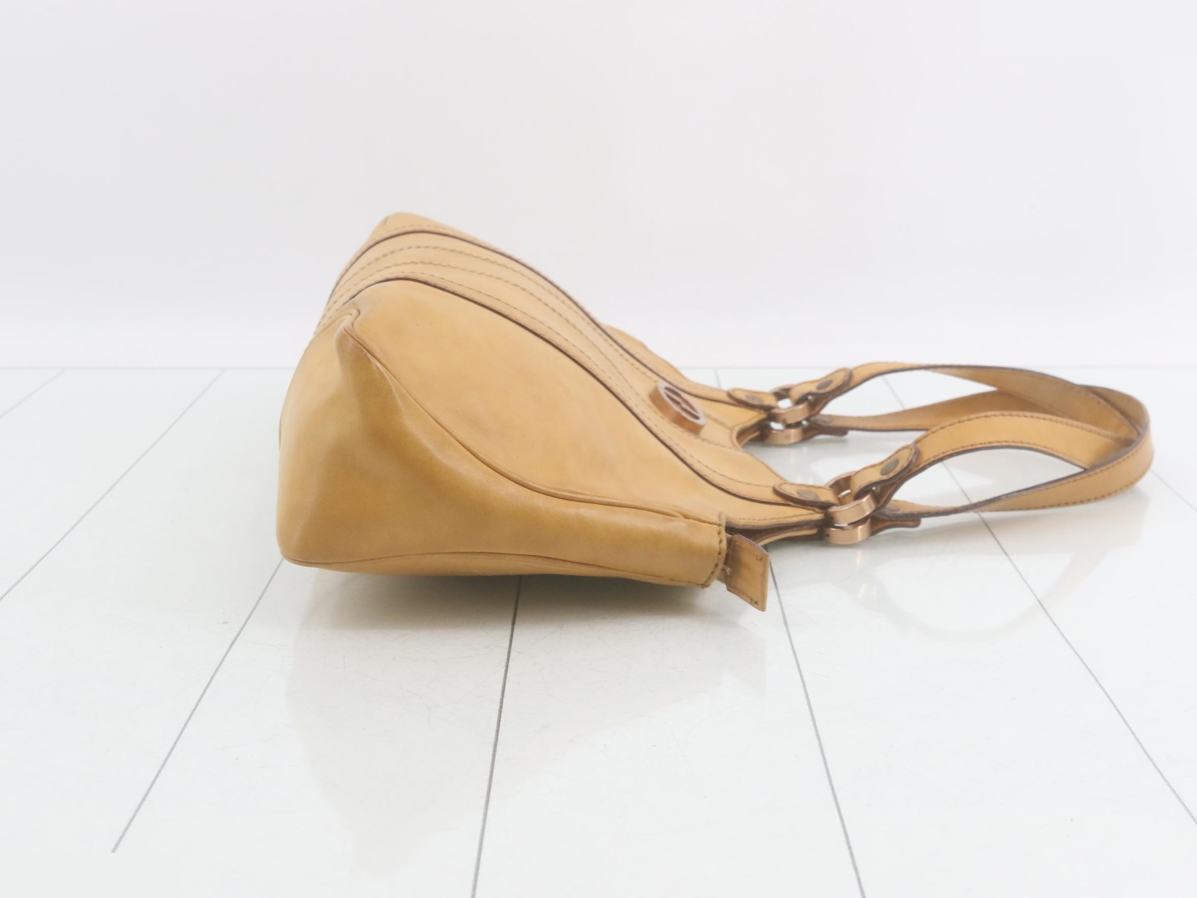 GG logo handbag, camel leather — view 3