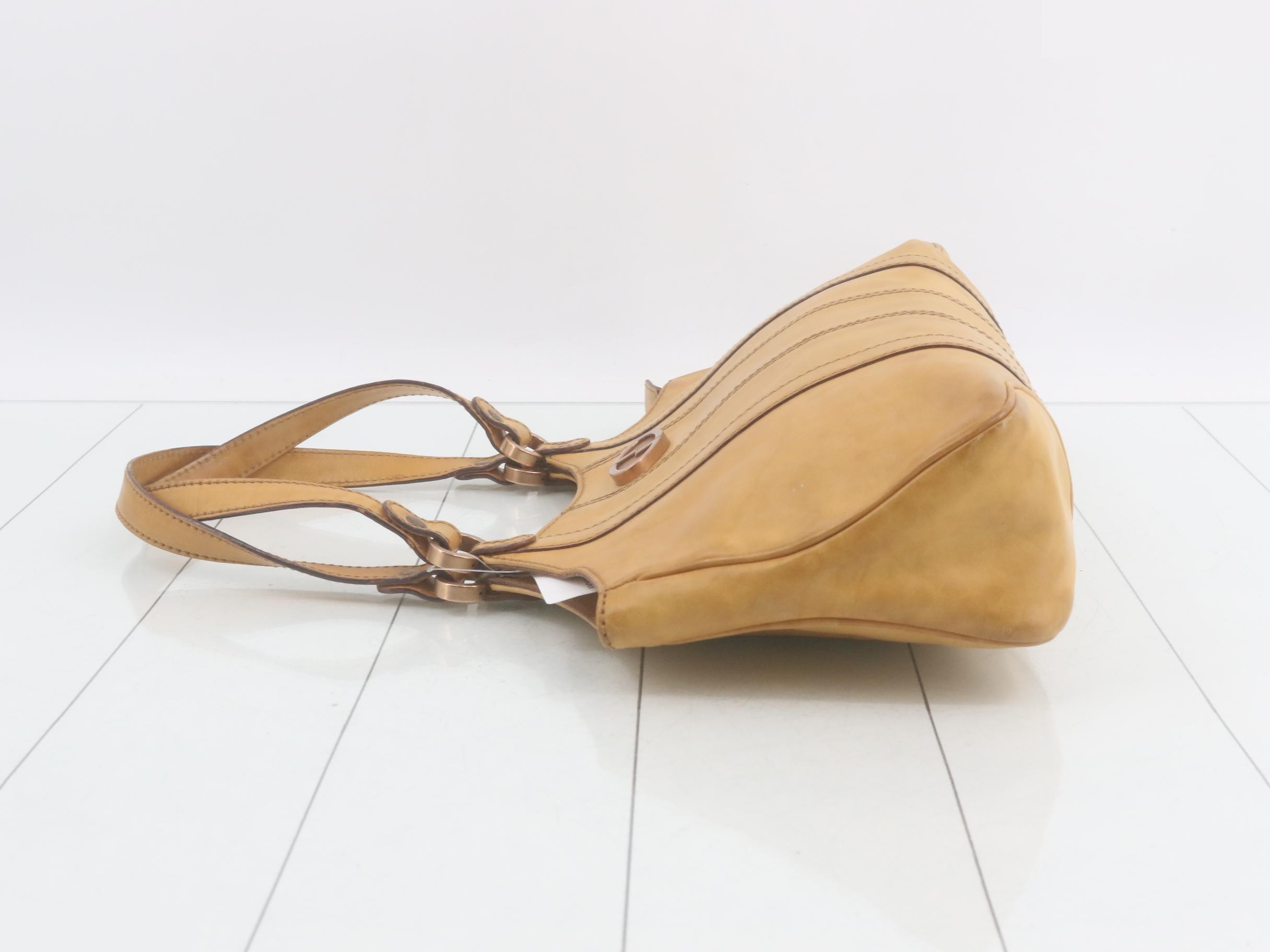 GG logo handbag, camel leather — view 4
