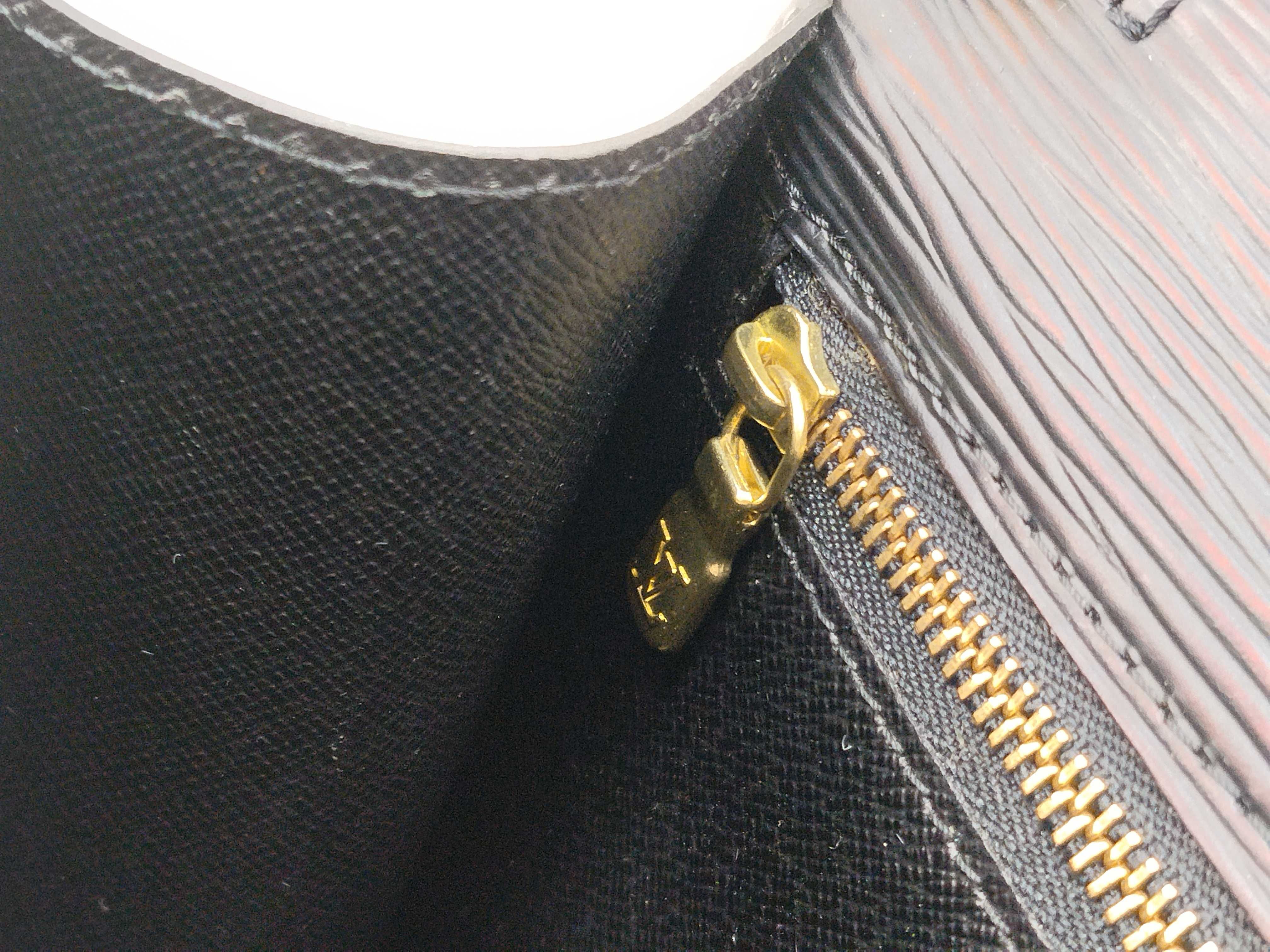 Epi M52612 Epi Serie Dragonne Black Second Bag — view 15