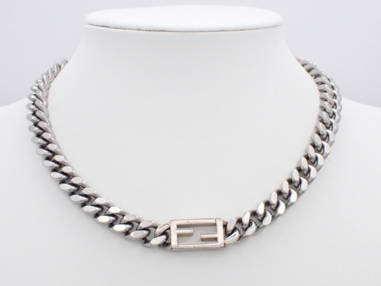 Other lines: Precious metals, necklaces, pendants, curb chain, total length approximately 44 cm. — view 3