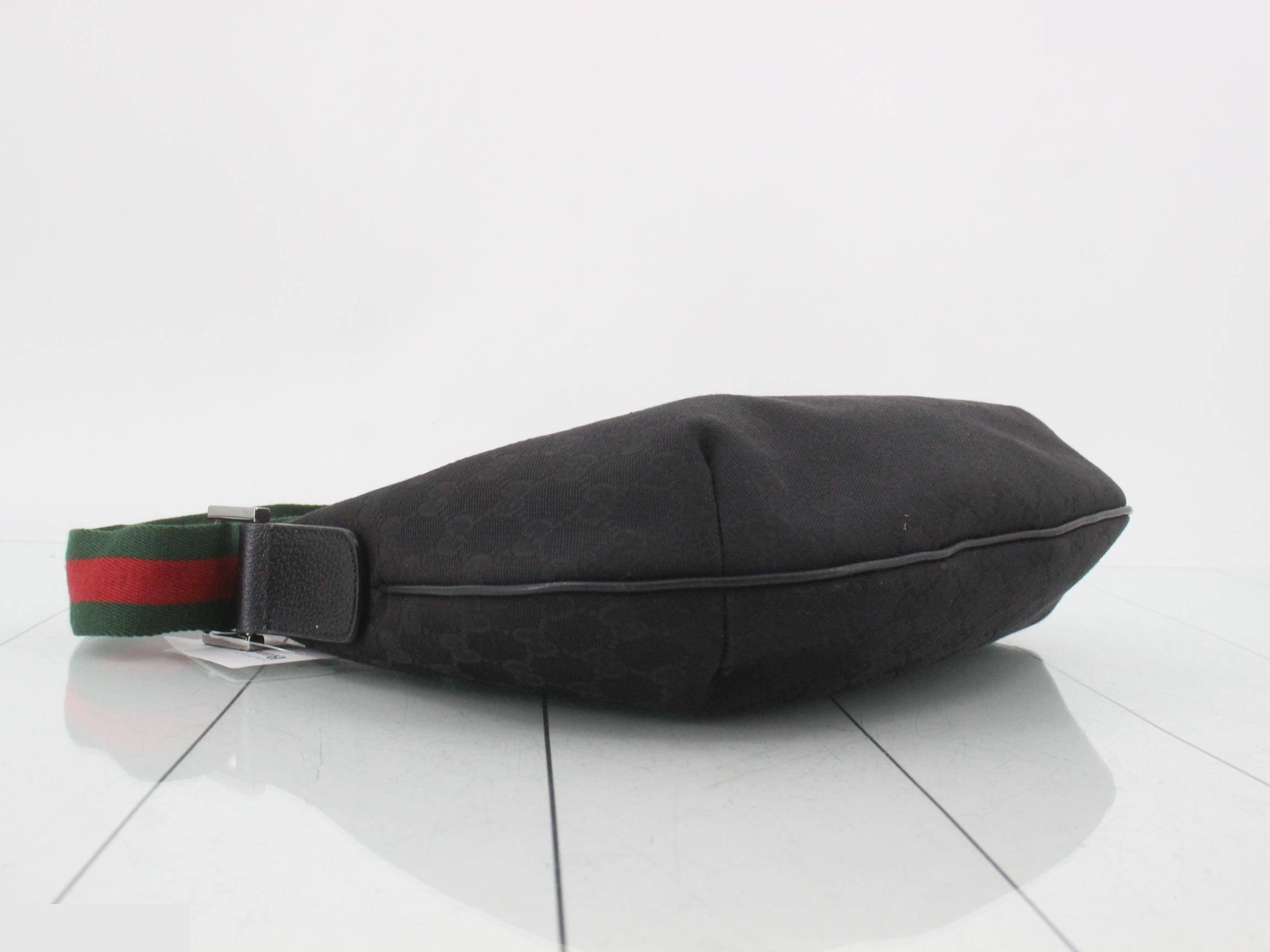 GG Canvas Croissant Hobo Bag, Sherry, Black, S-type hardware, 35 x 21 x 3 cm — view 5