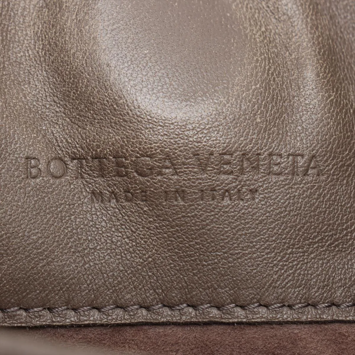 Intrecciato Leather Handbag Greige — view 10