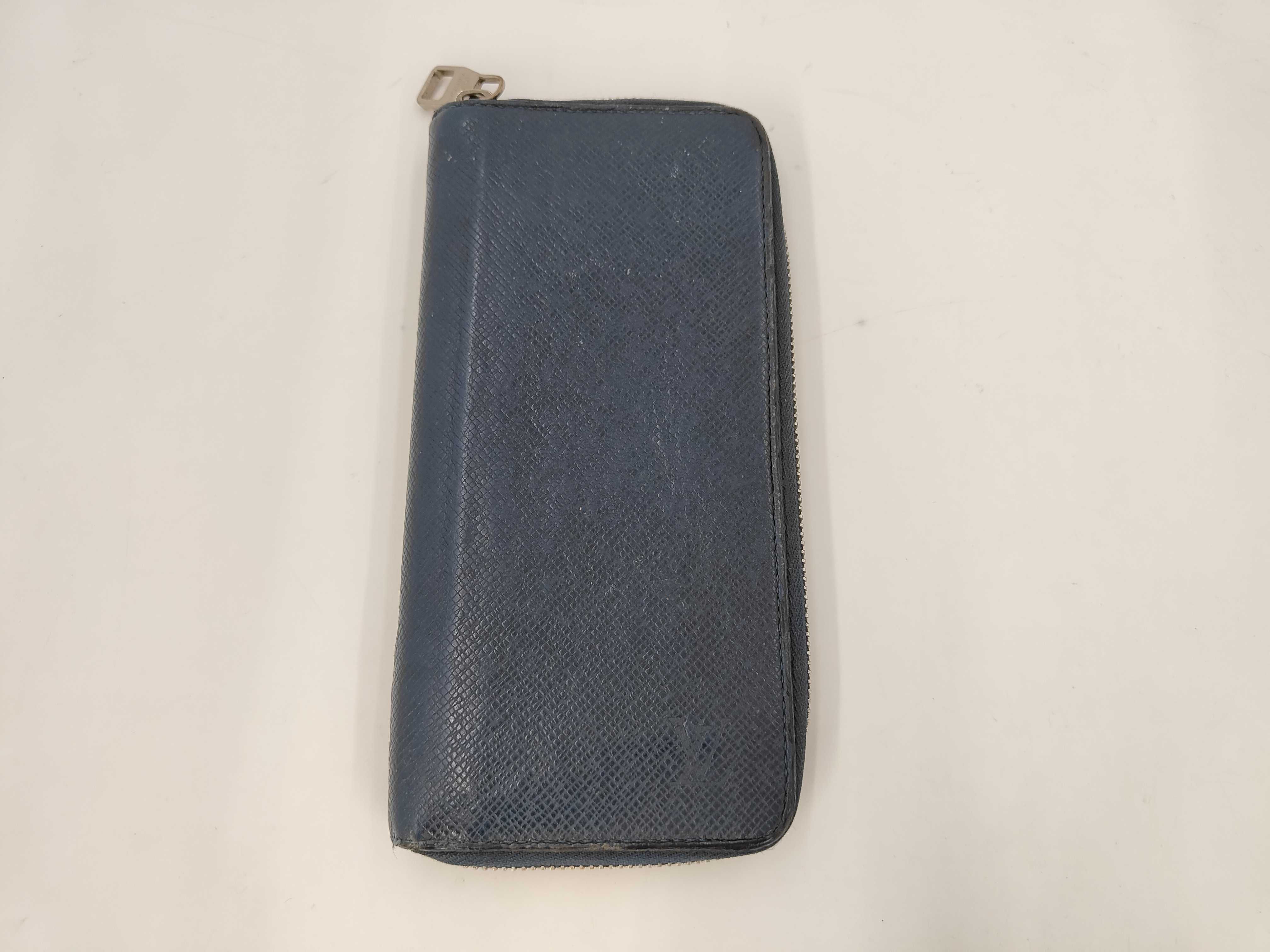 Taiga Zippy Wallet Vertical