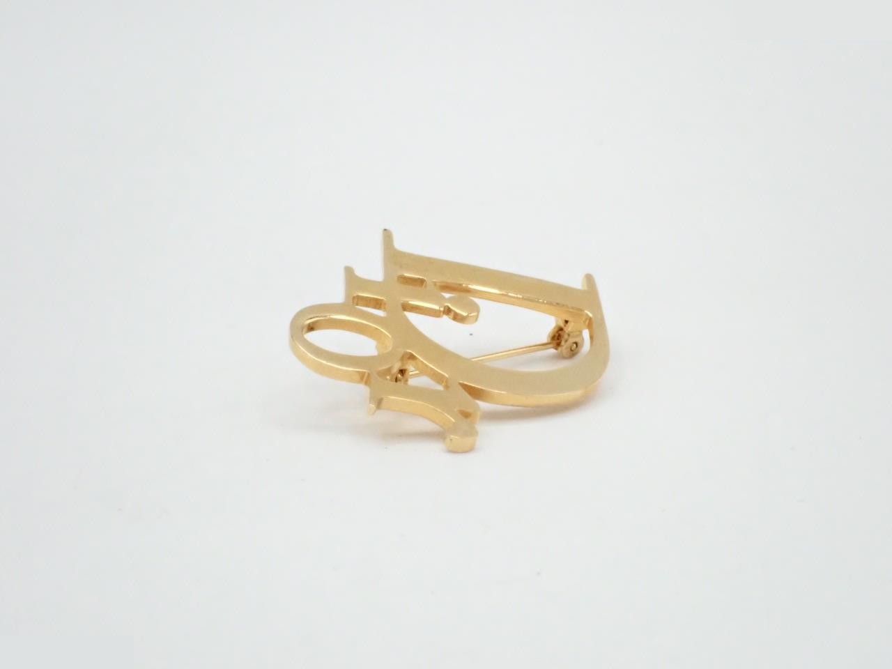 gold brooch — view 3