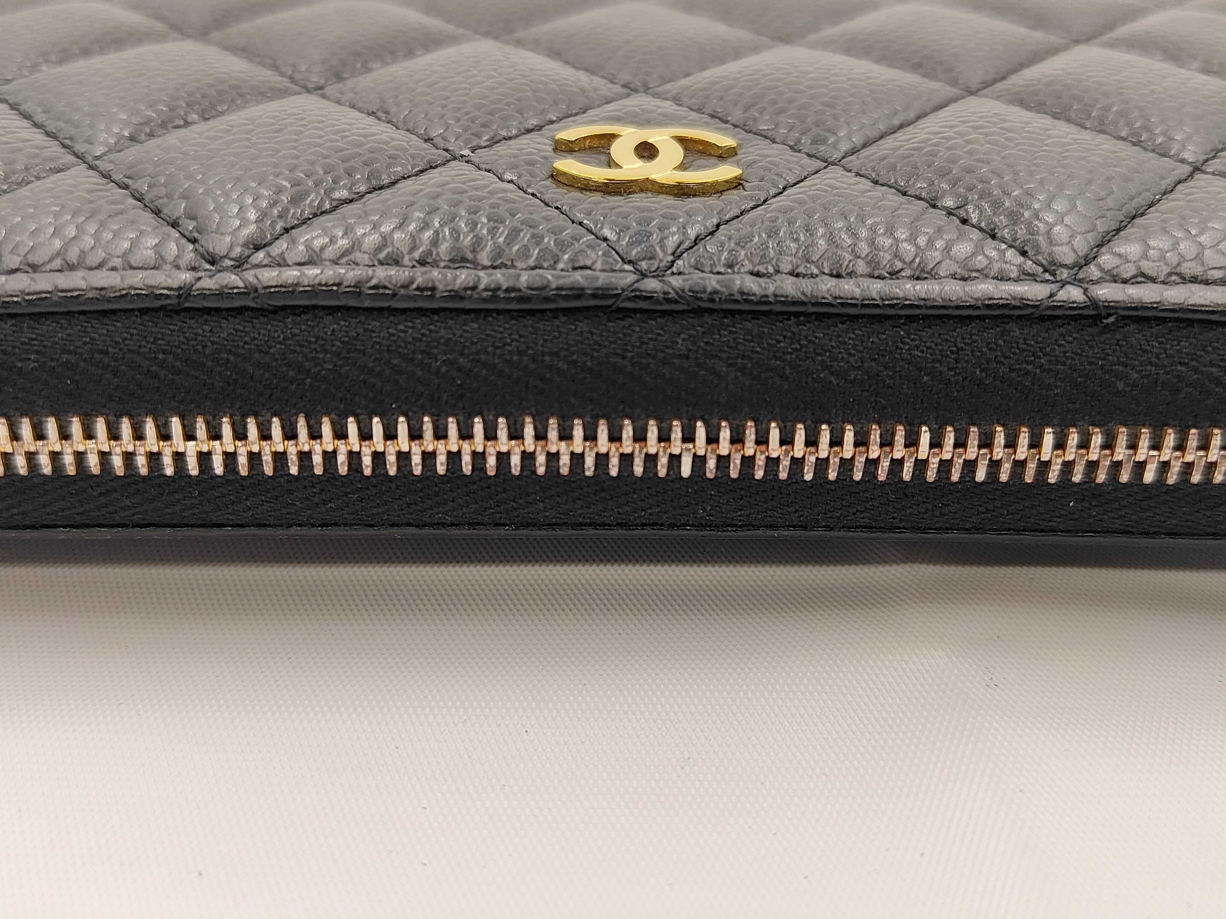 Matelassé Long Wallet, Round, Caviar Leather, Gold Hardware, Black, 31890618 — view 4