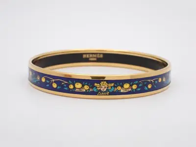 Enamel bangle bracelet, wrist circumference approximately 20cm