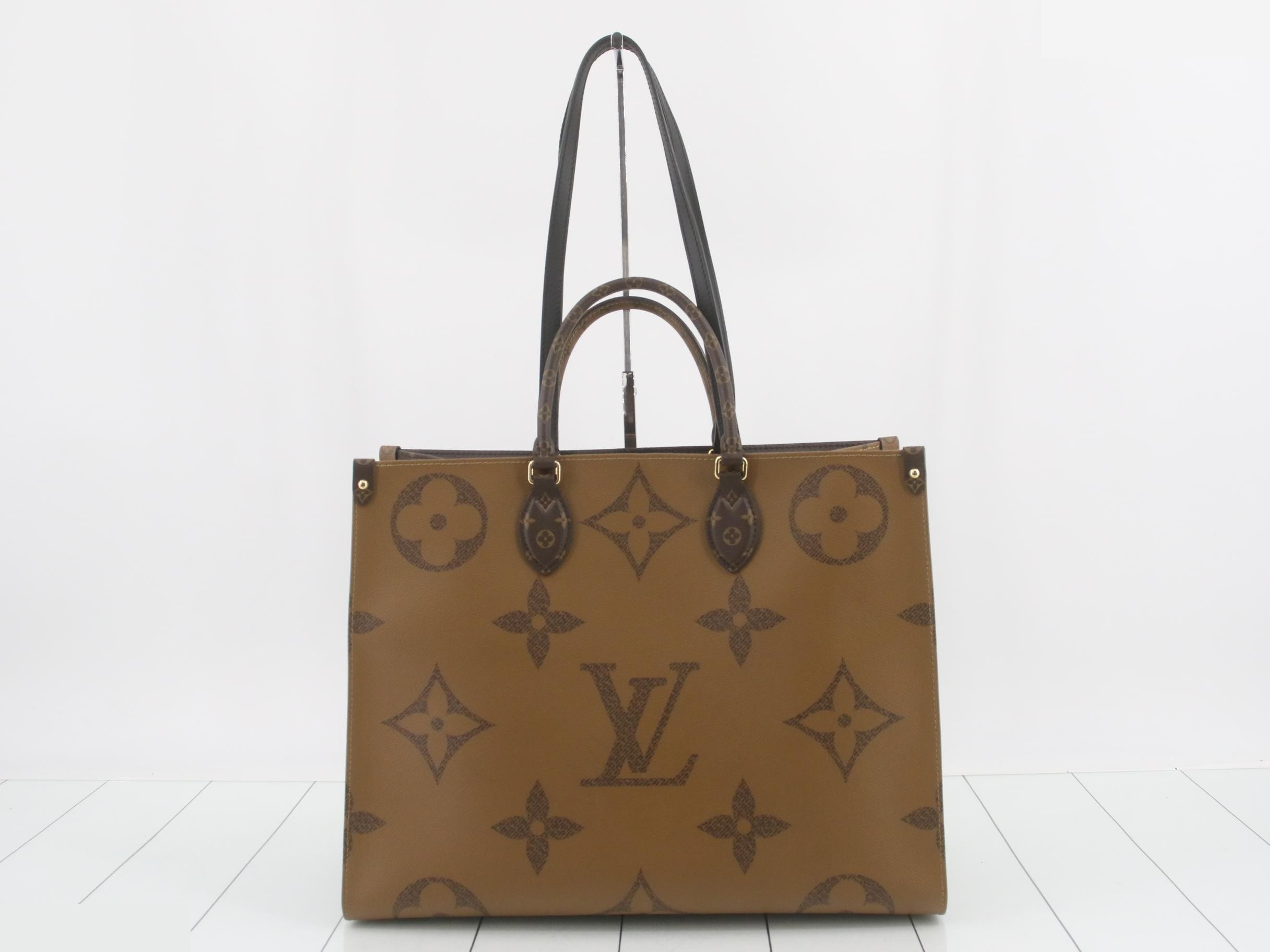 Monogram Giant Reverse OnTheGo GM 2-Way Tote Bag — view 2