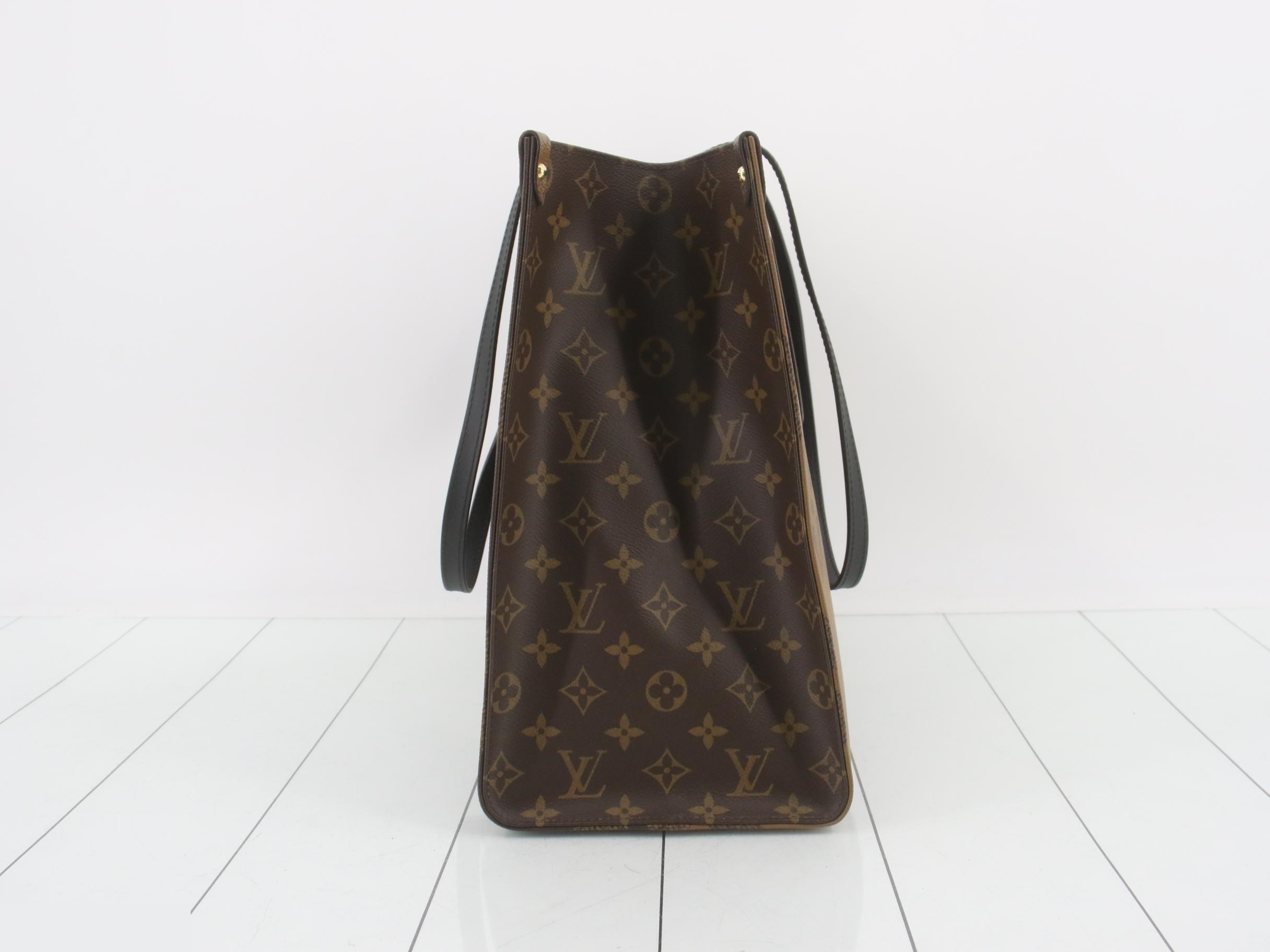 Monogram Giant Reverse OnTheGo GM 2-Way Tote Bag — view 3