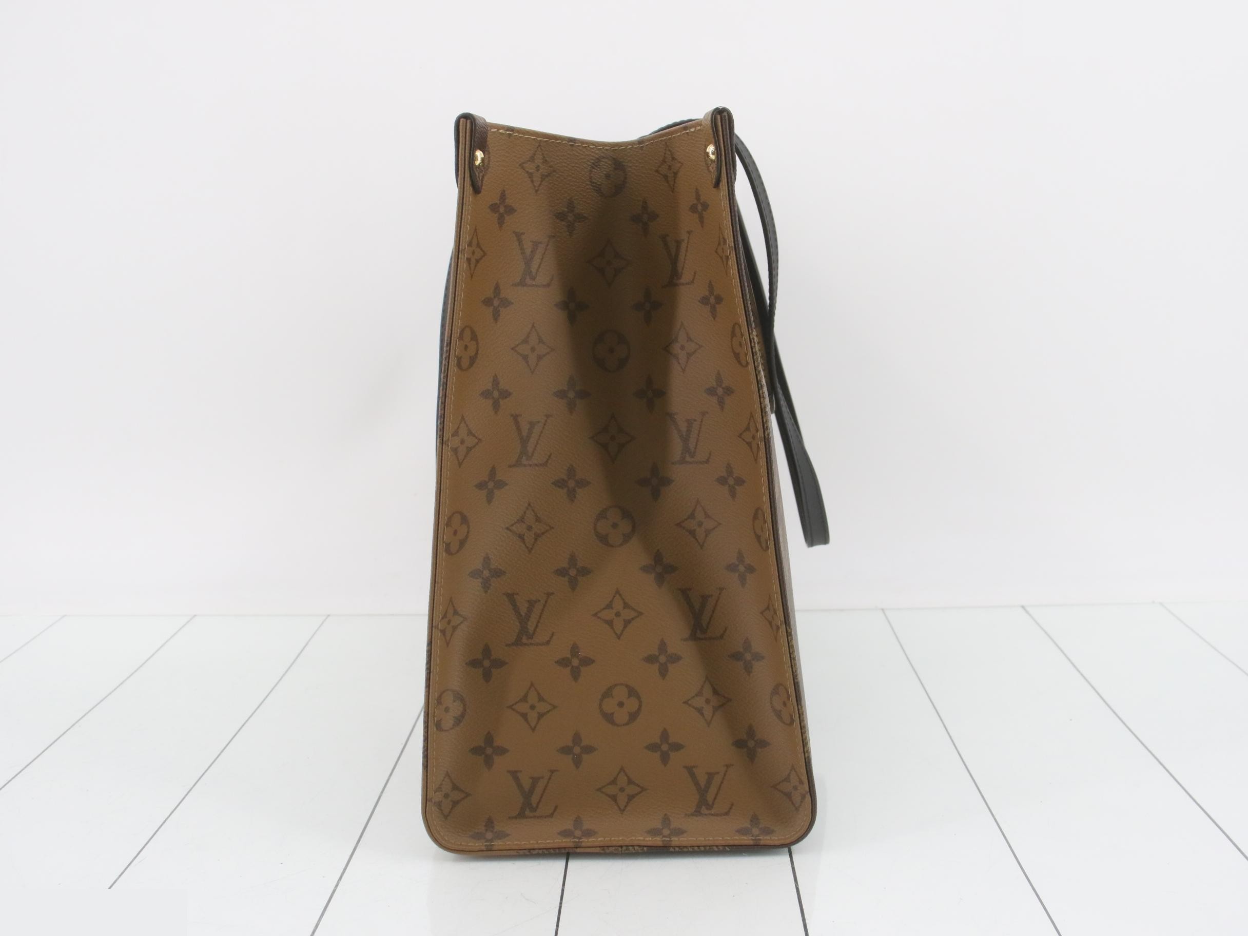 Monogram Giant Reverse OnTheGo GM 2-Way Tote Bag — view 4